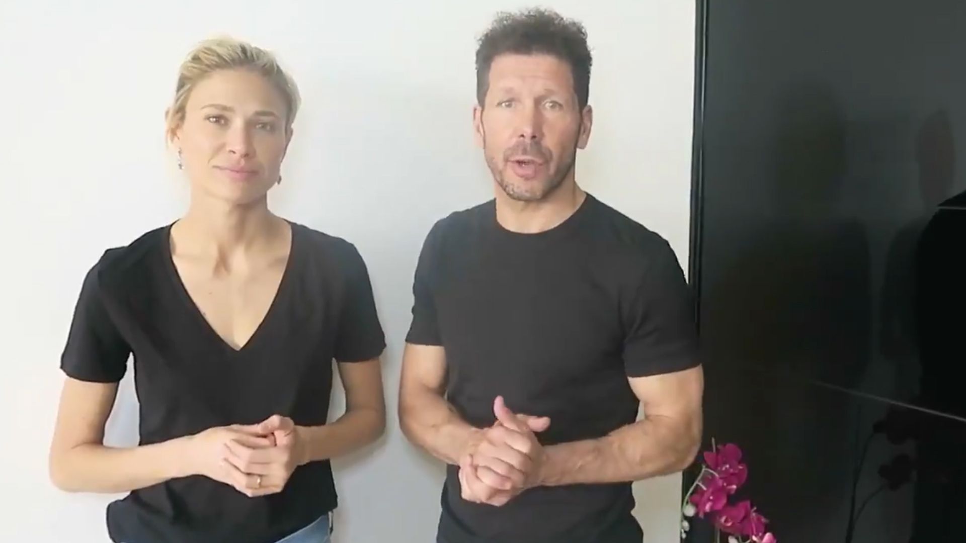 Diego Pablo Simeone, entrenador del Atlético de Madrid y Carla Pereyra