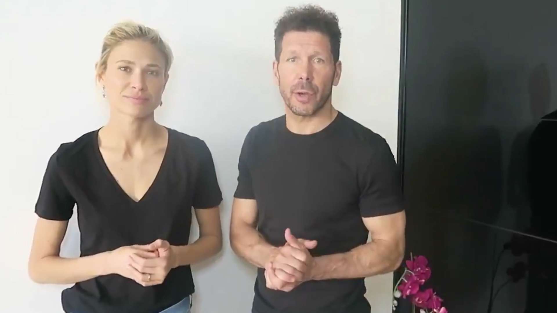 Diego Pablo Simeone, entrenador del Atlético de Madrid y Carla Pereyra