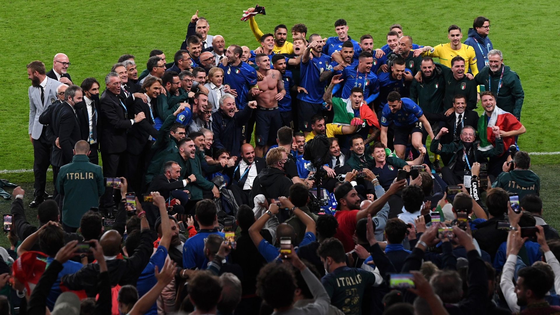 Italy England celebrating