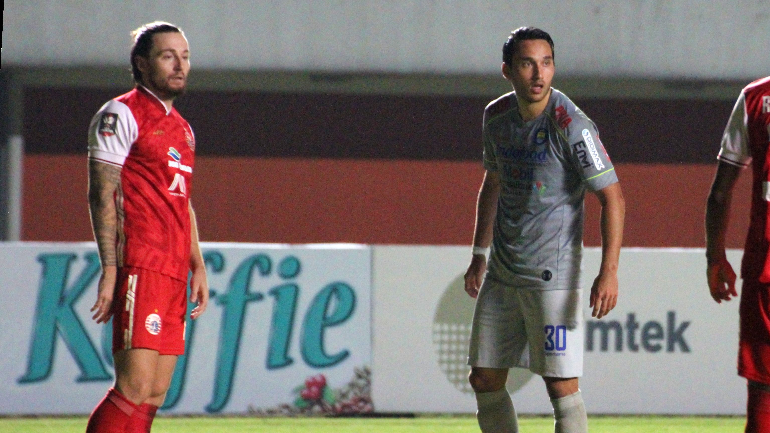 Marc Klok - Ezra Walian