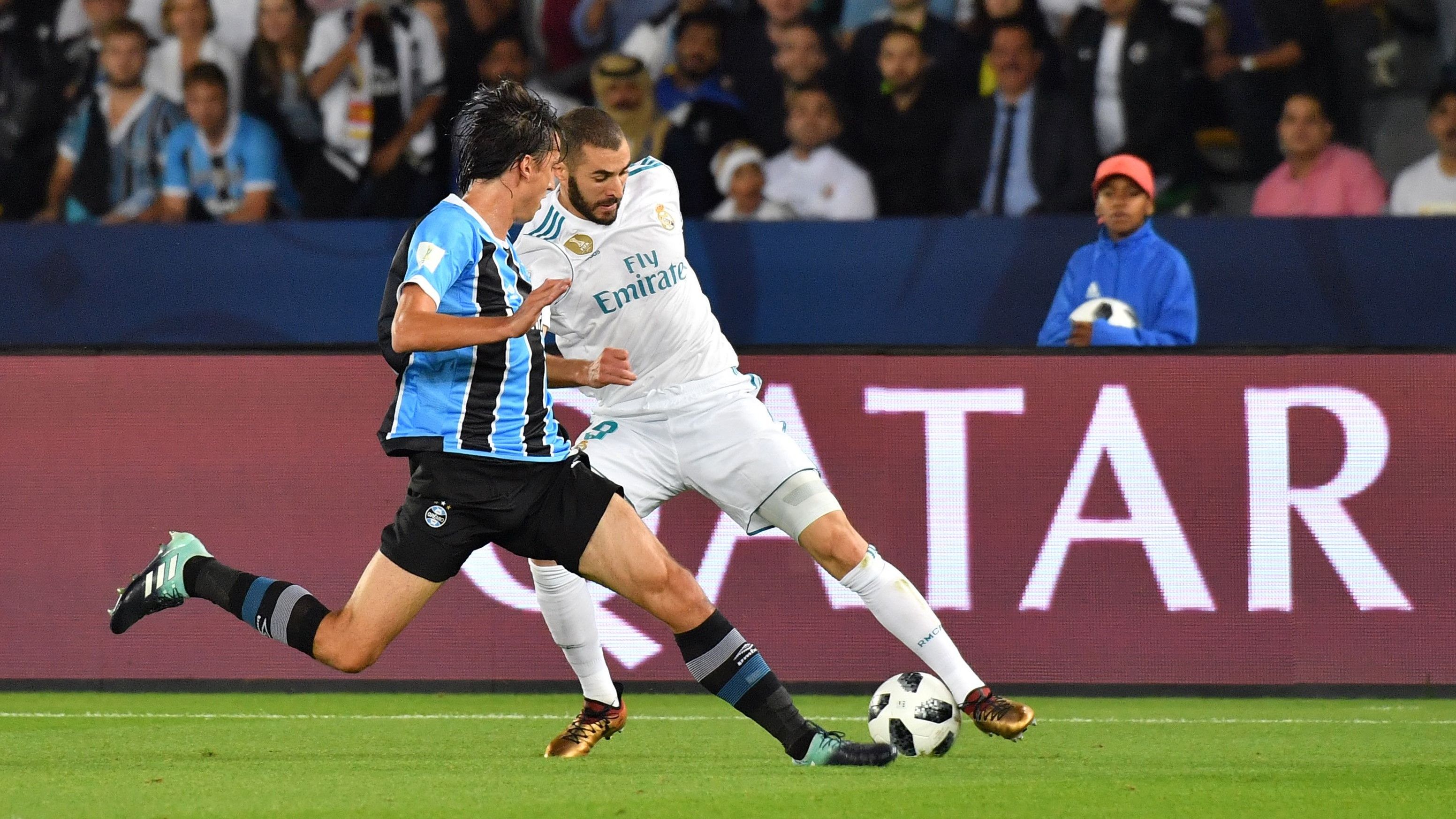 Karim Benzema Pedro Geromel Real Madrid Gremio Club World Cup 16122017