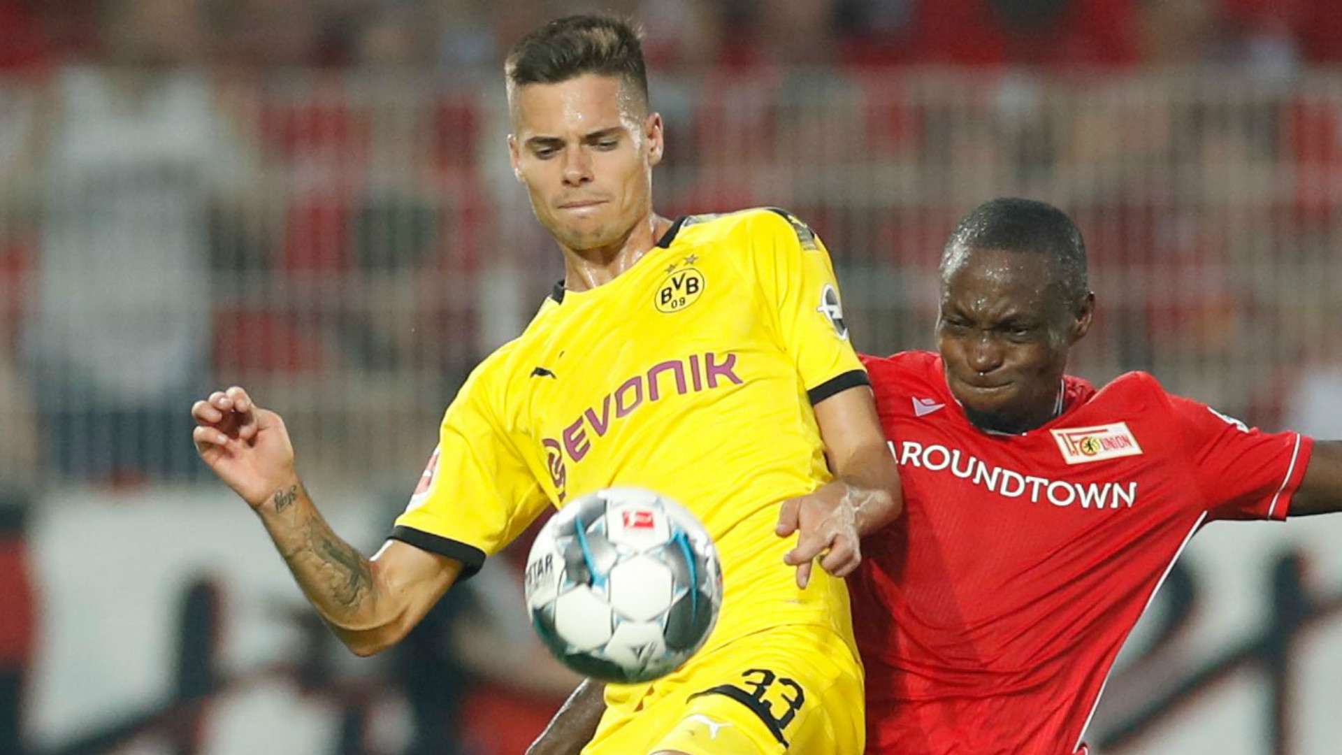 JULIAN WEIGL BORUSSIA DORTMUND BUNDESLIGA 31082019