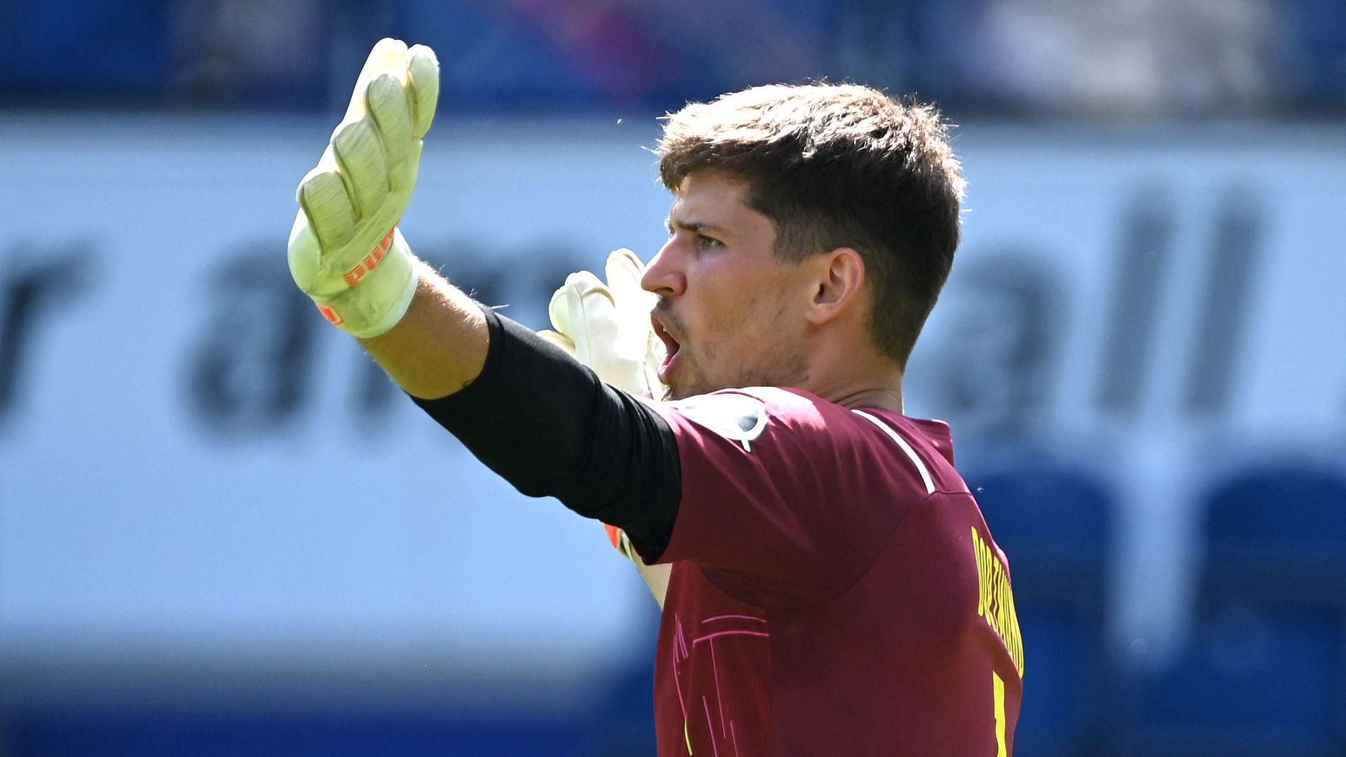 Gregor Kobel Borussia Dortmund 0721