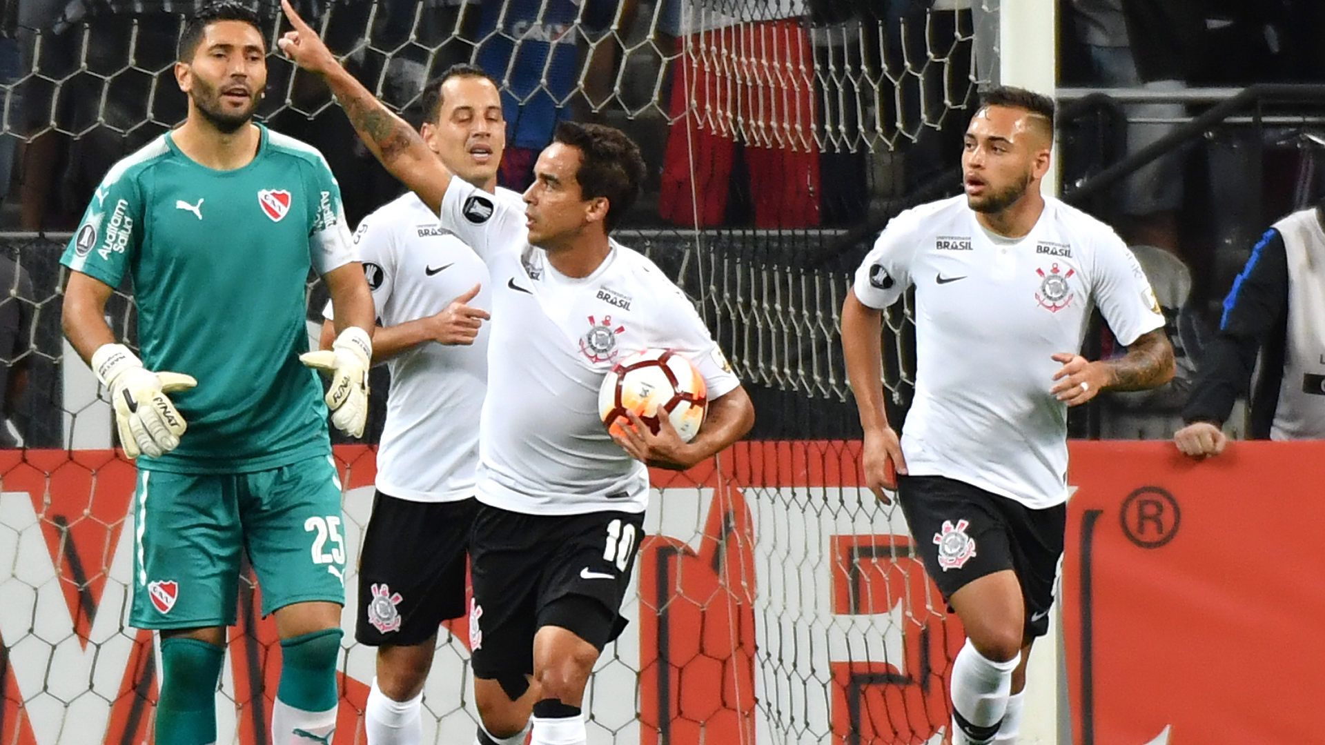 Jadson Maycon Corinthians Independiente Libertadores 02052018