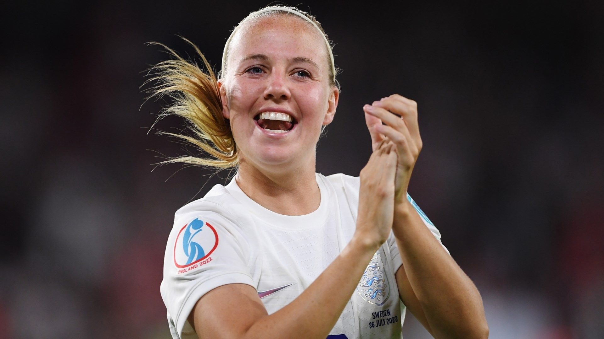 Beth Mead celebrating Lionesses