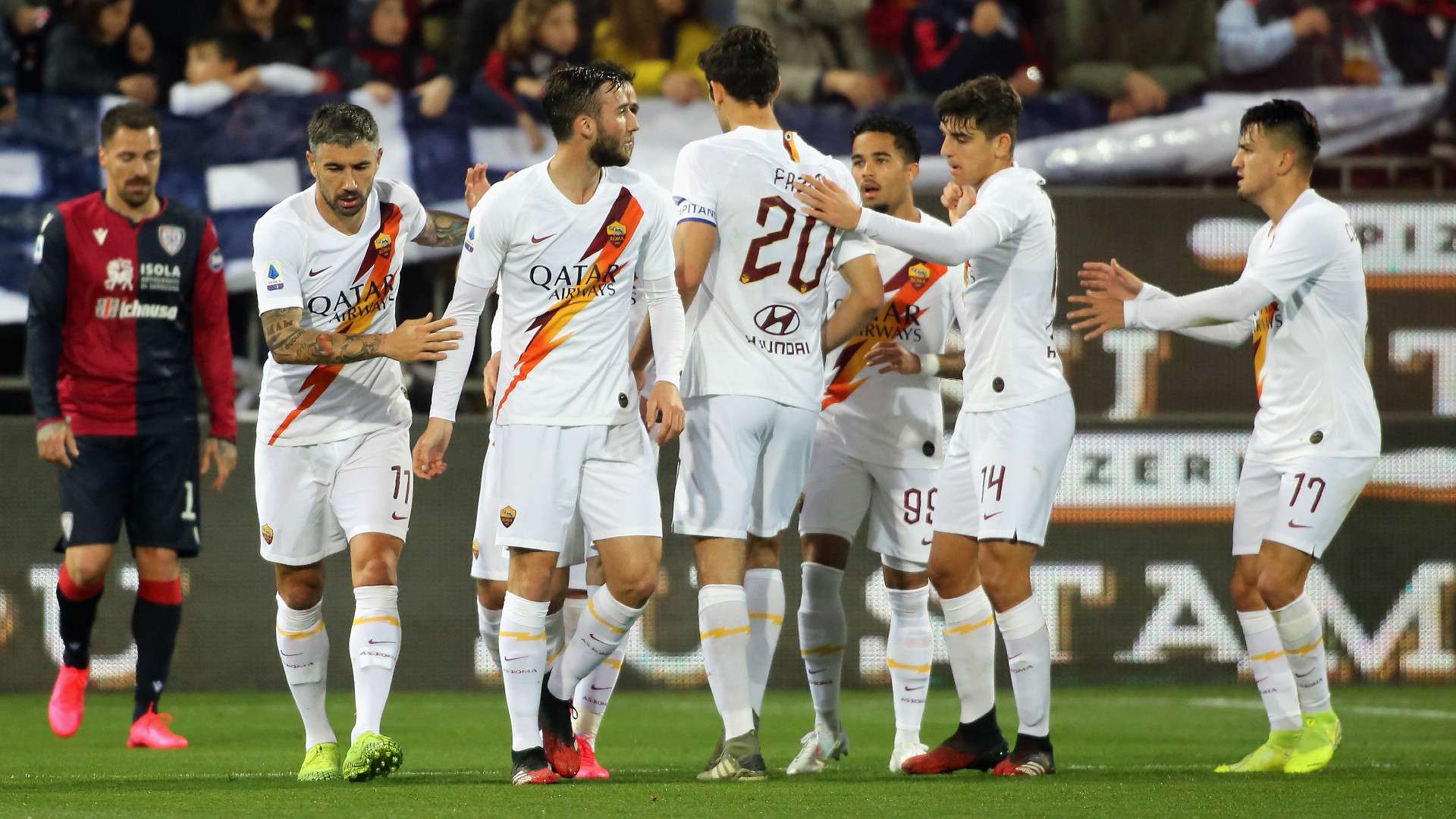 Cagliari Roma celebrating Serie A