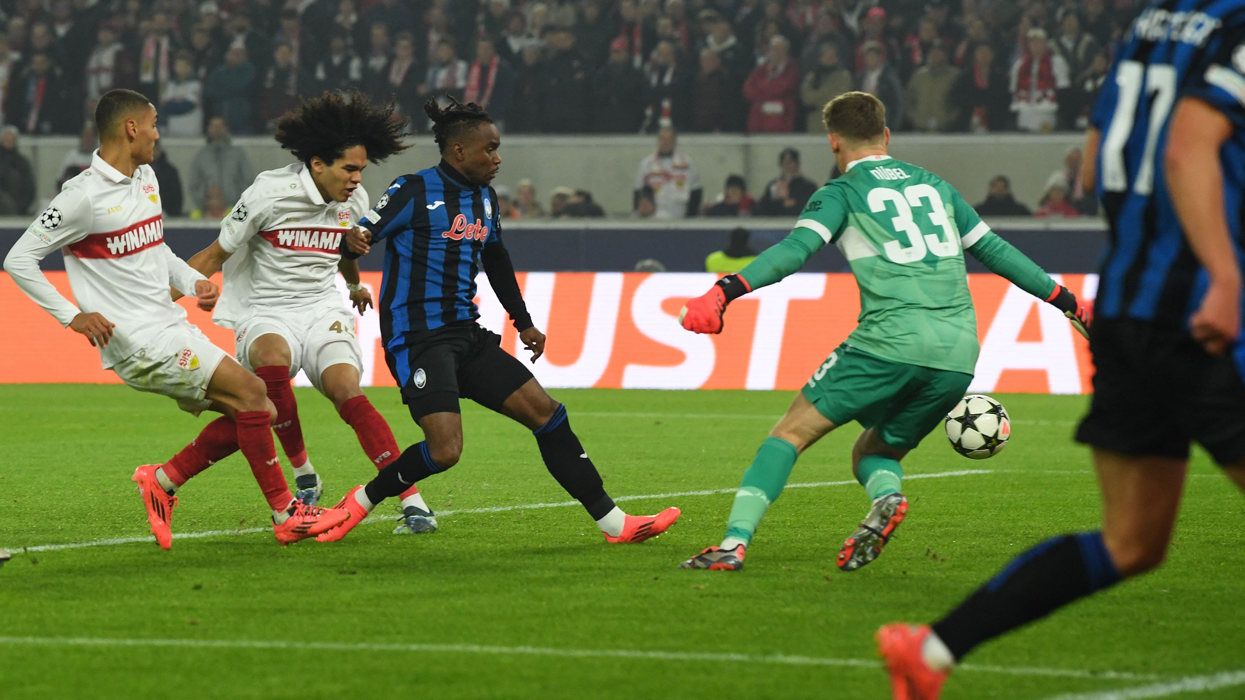 stuttgart-anrie-chase-atalanta-lookman-20241212