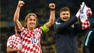 Luka Modric Duje Caleta-Car Ukraine Croatia 09102017