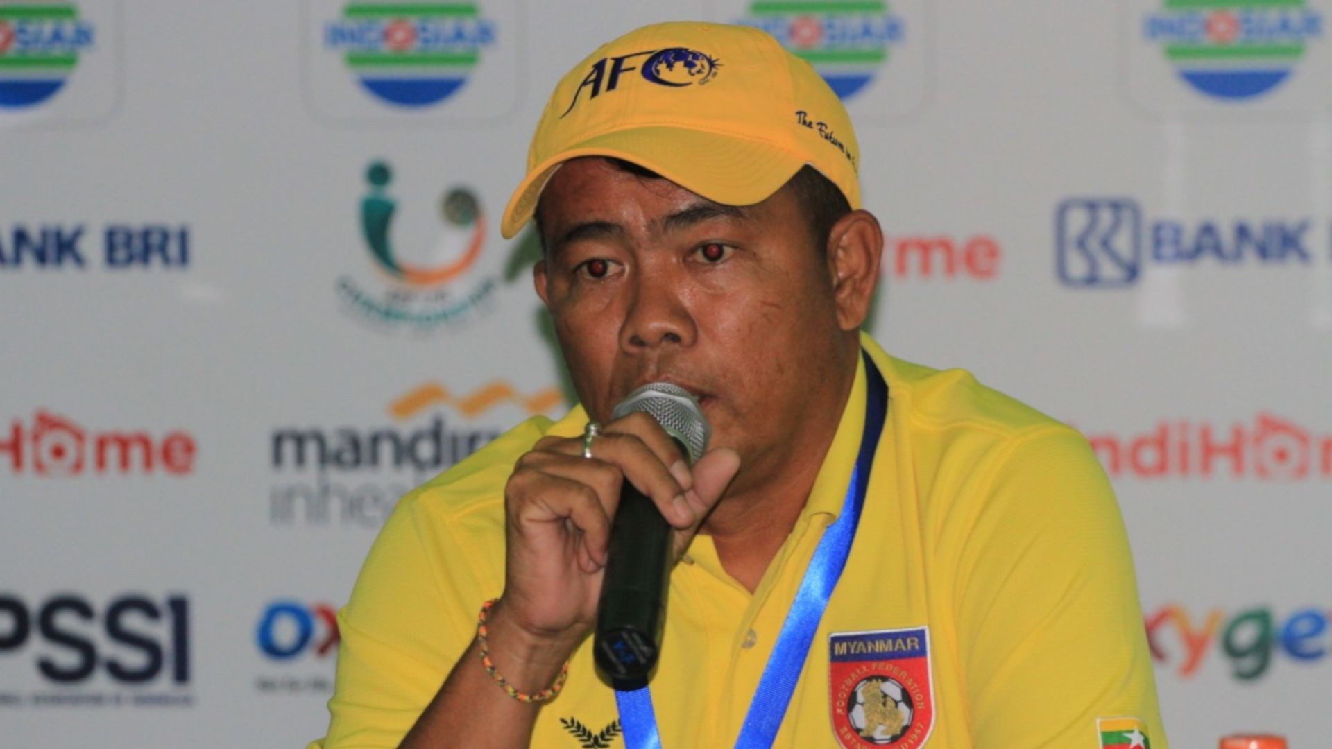 Nyi Nyi Latt - Pelatih Myanmar