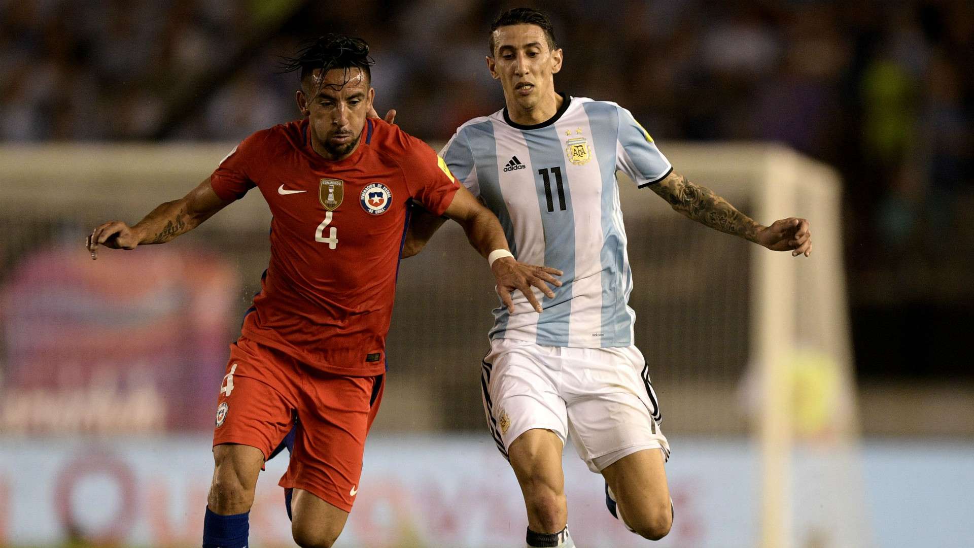 Mauricio Isla Angel Di Maria Argentina Chile Eliminatorias Sudamericanas 2018