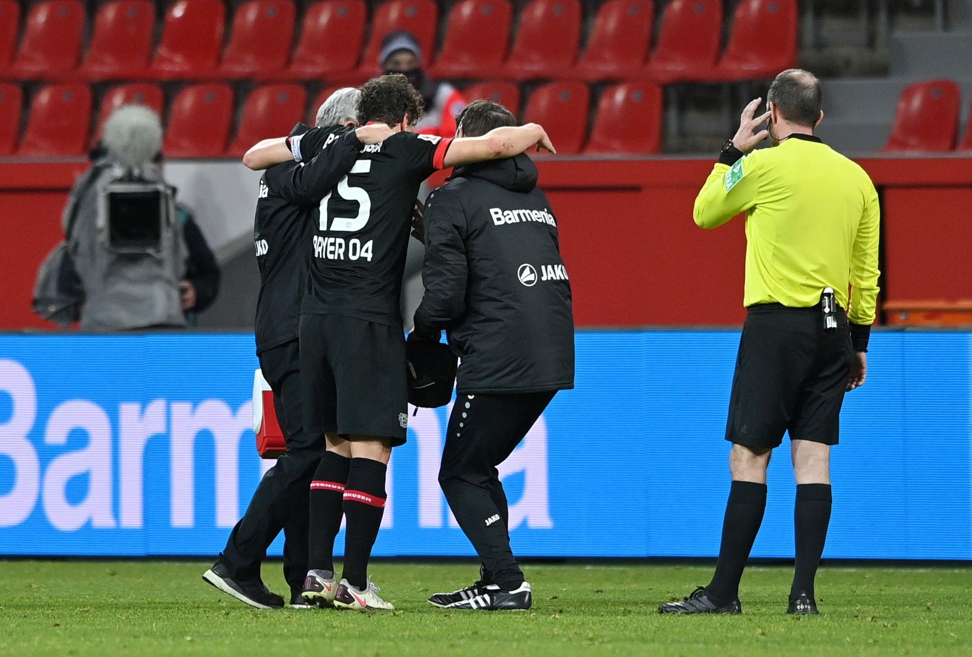 Julian Baumgartlinger Bayer Leverkusen VfL Wolfsburg