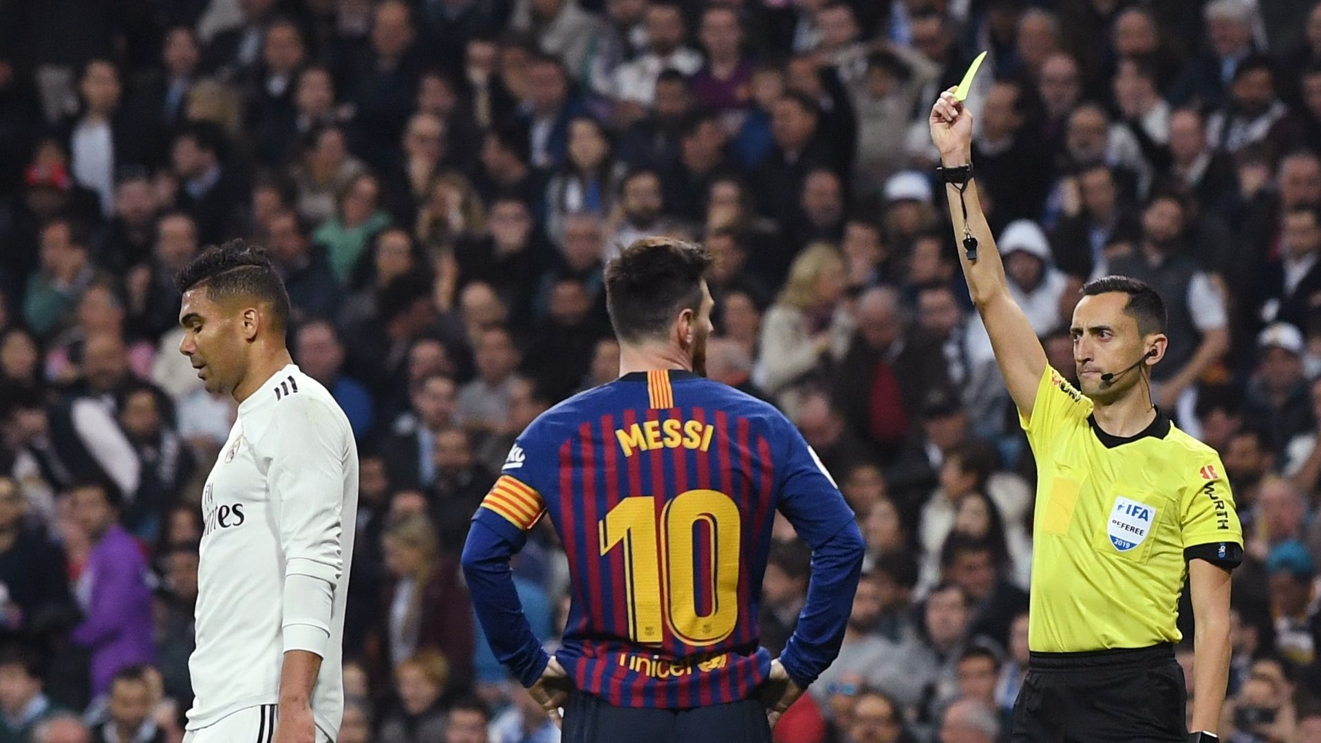 Casemiro y Messi, Real Madrid-Barcelona (tarjeta amarilla)