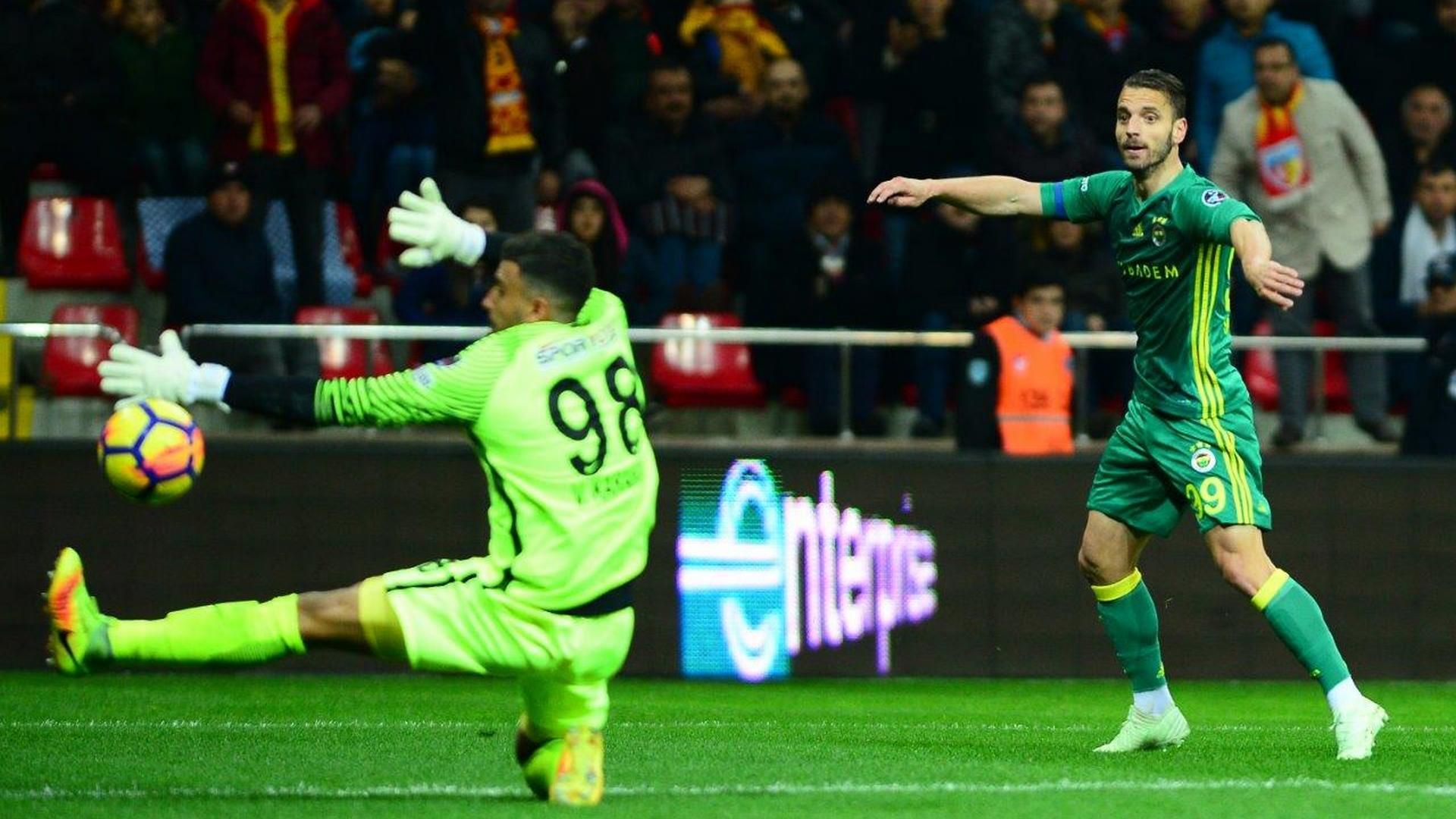 Vedat Karakus Roberto Soldado Fenerbahce 422018