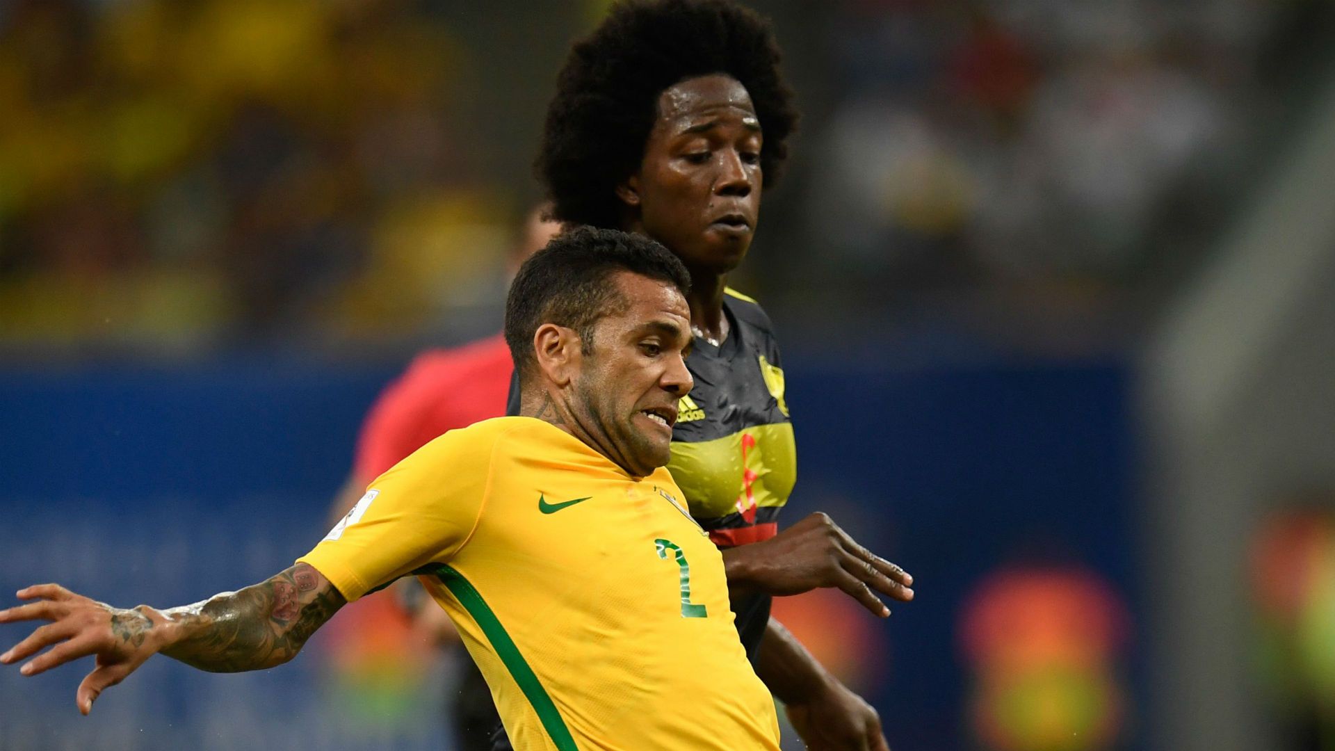 Dani Alves - Carlos Sánchez Brasil vs Colombia Eliminatoria