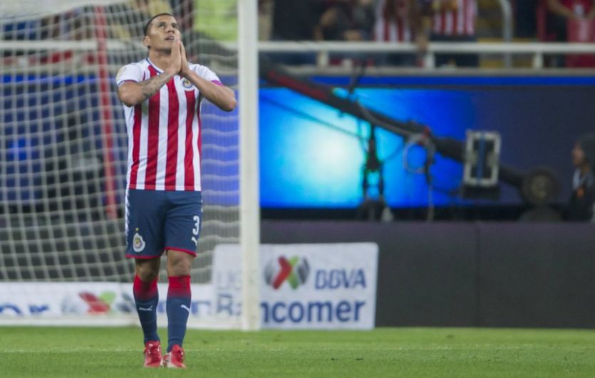 Carlos Salcido Chivas 271117