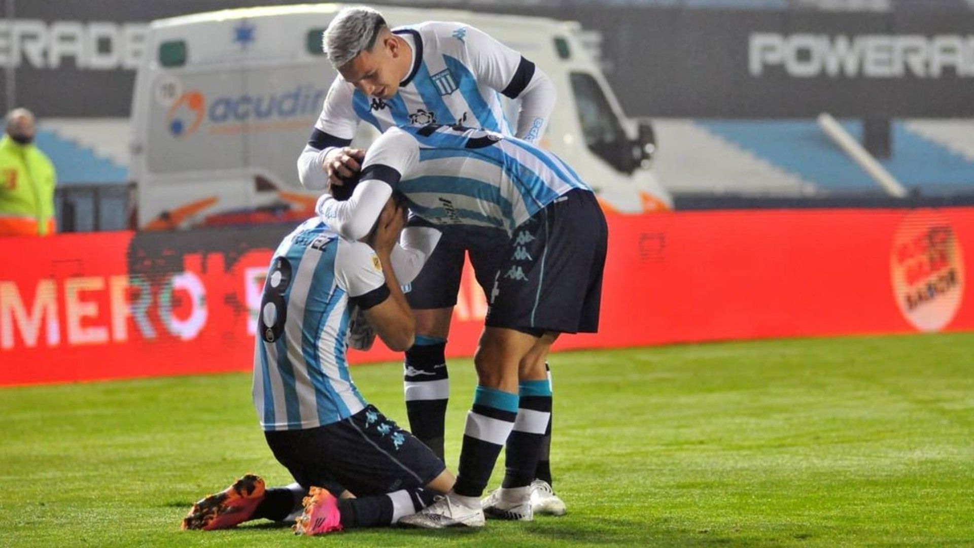 Racing celebra un gol en el Torneo de la Liga Profesional 2021