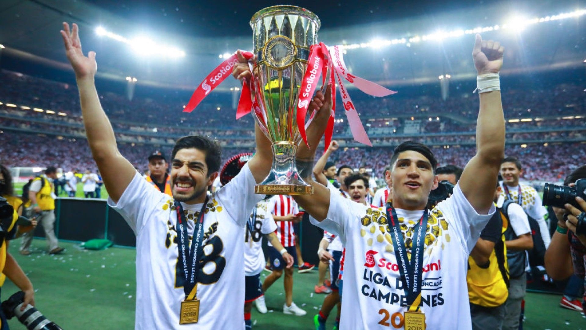 Rodolfo Pizarro Alan Pulido Chivas Concachampions 2018