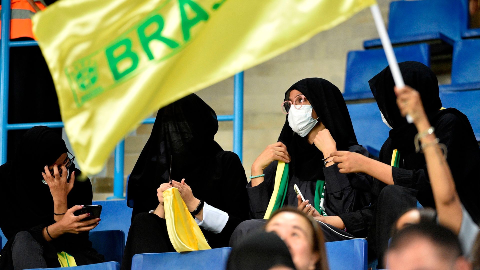 Mulheres estádio Arábia Saudita x Brasil 12 10 18