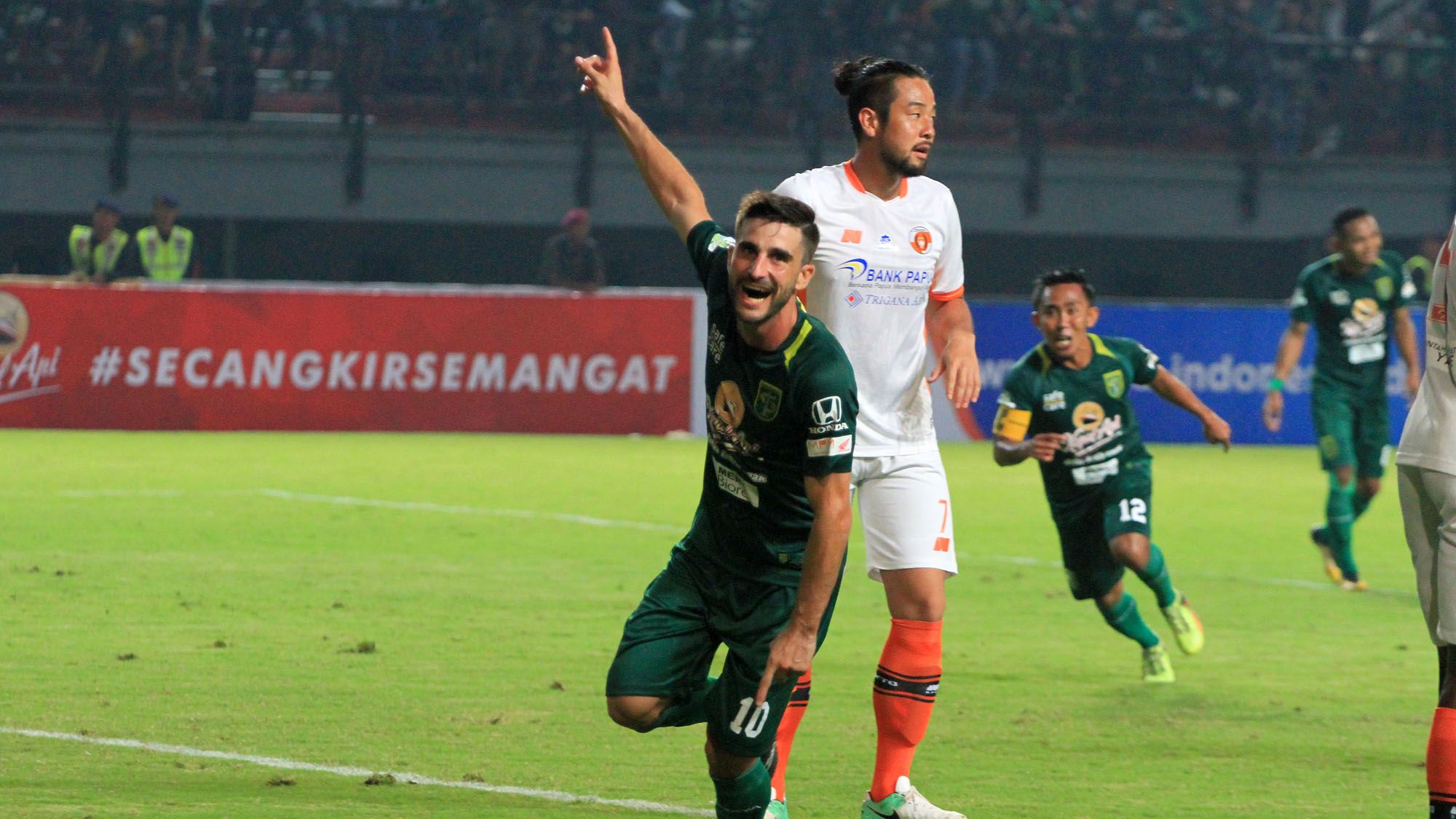 Robertino Pugliara - Selebrasi Persebaya
