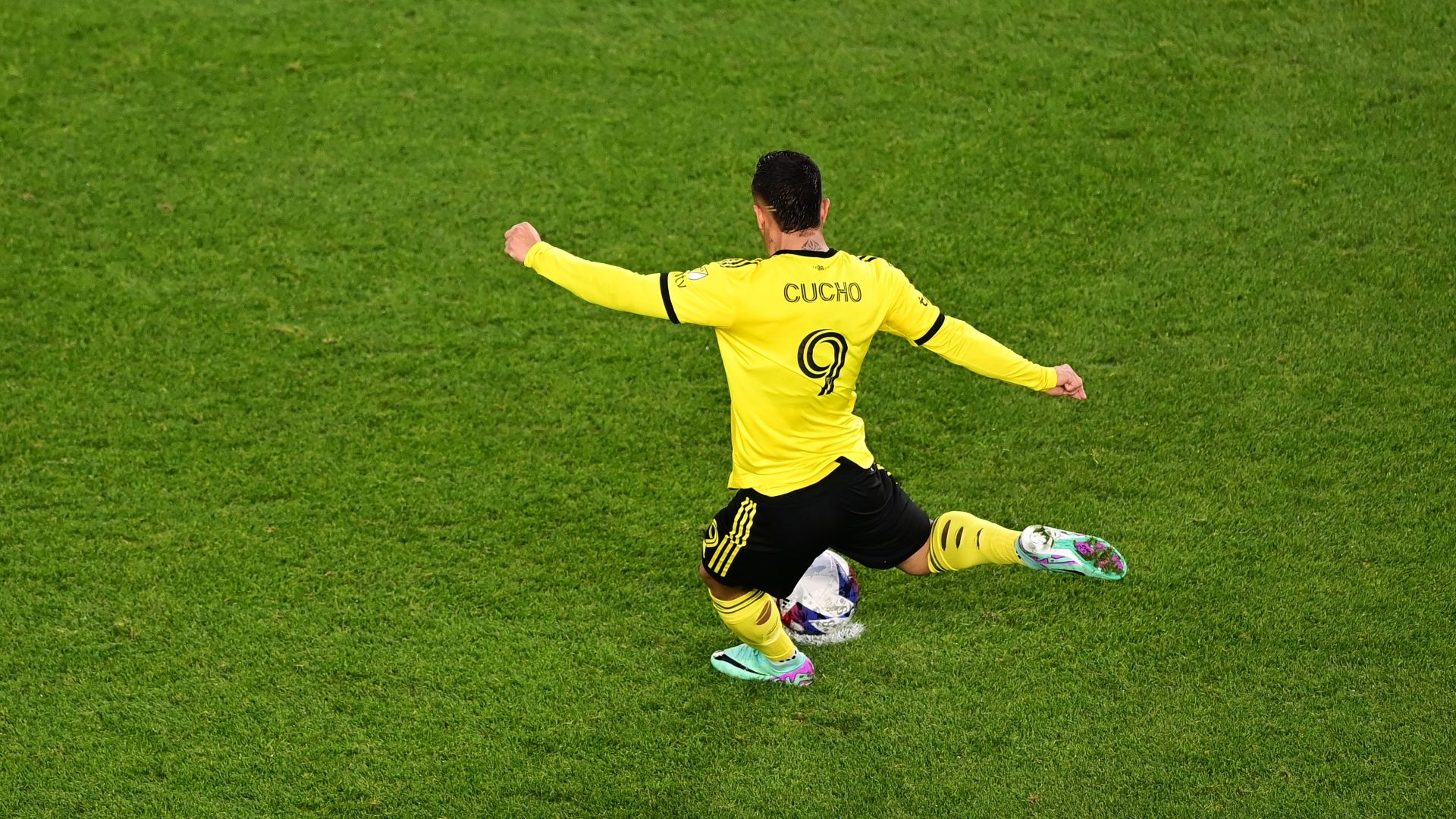 Cucho Hernandez penalty