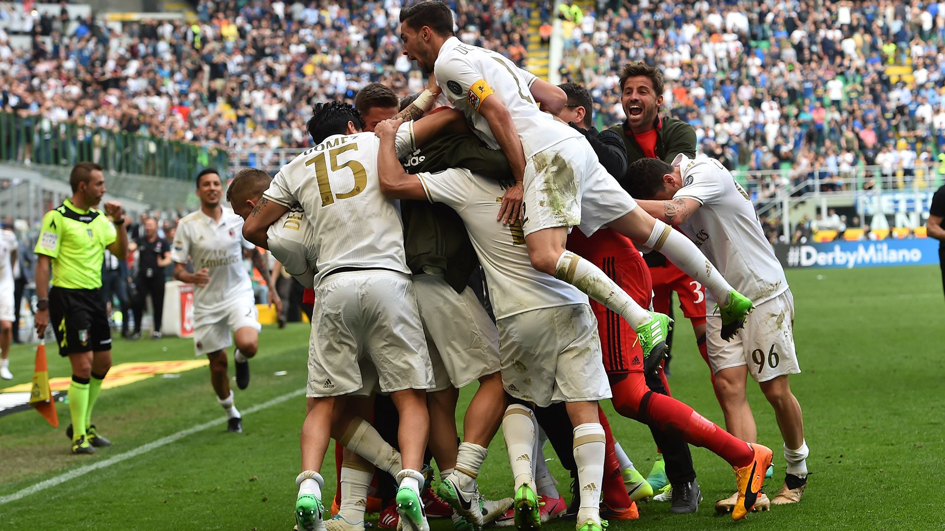 Milan celebrating vs Inter Serie A
