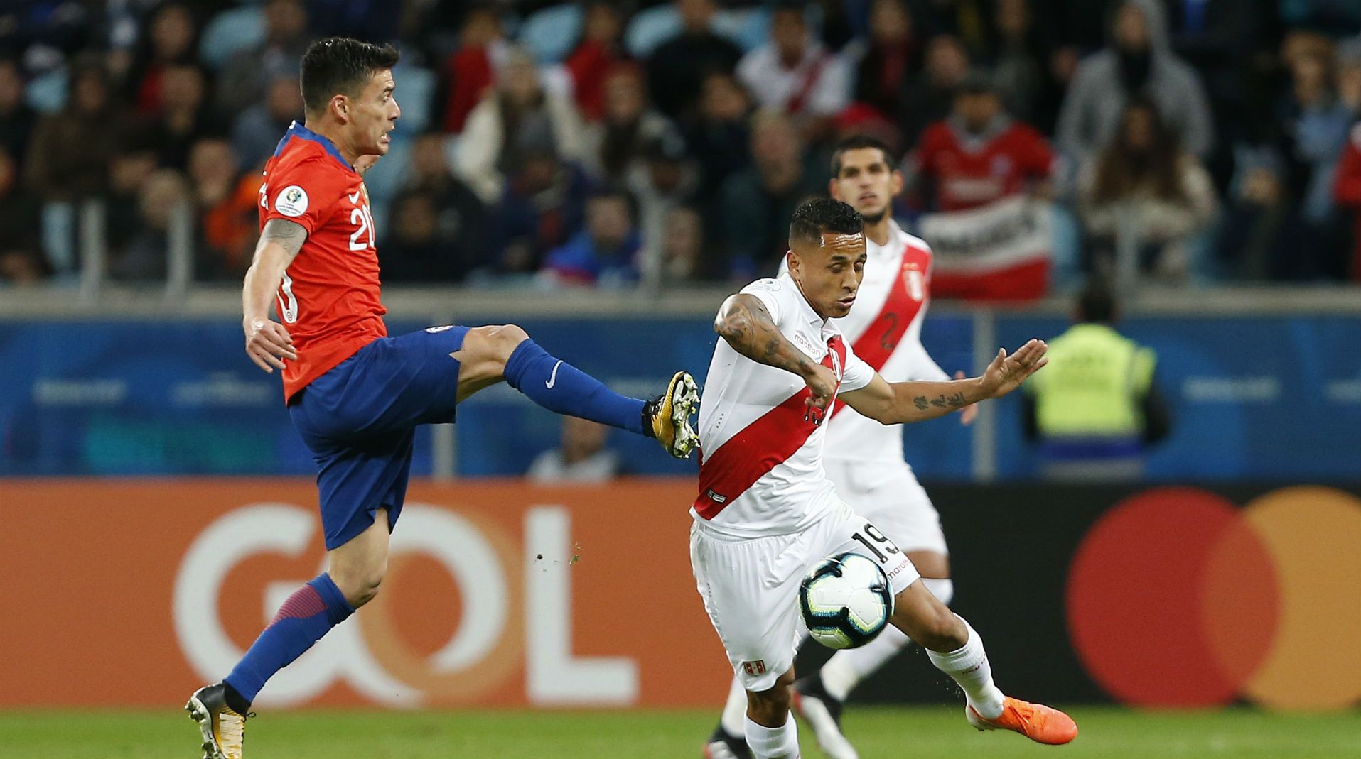 030719 Chile Perú Charles Aránguiz Yoshimar Yotún