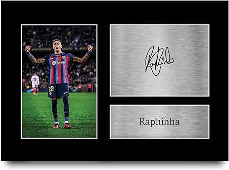 صورة توقيع مطبوعة من رافينيا دياز 