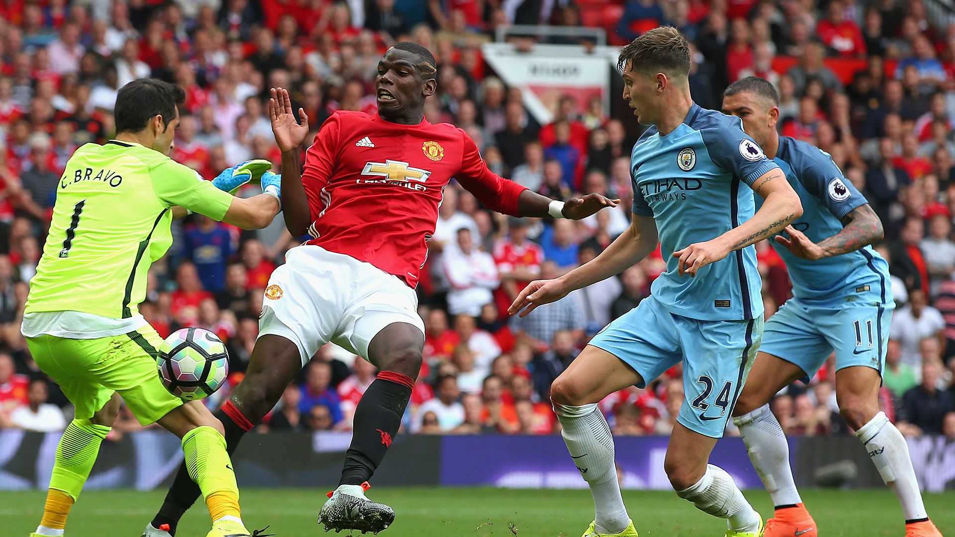 Manchester United Manchester City Paul Pogba Claudio Bravo 10262016