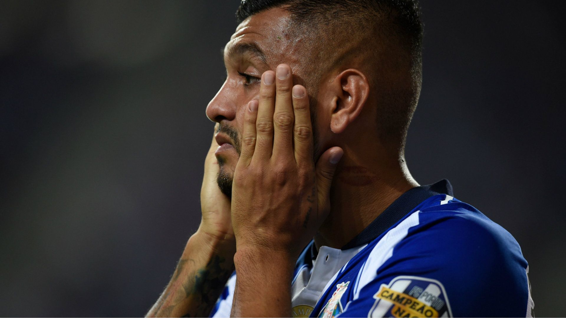 Tecatito Corona Porto 051118