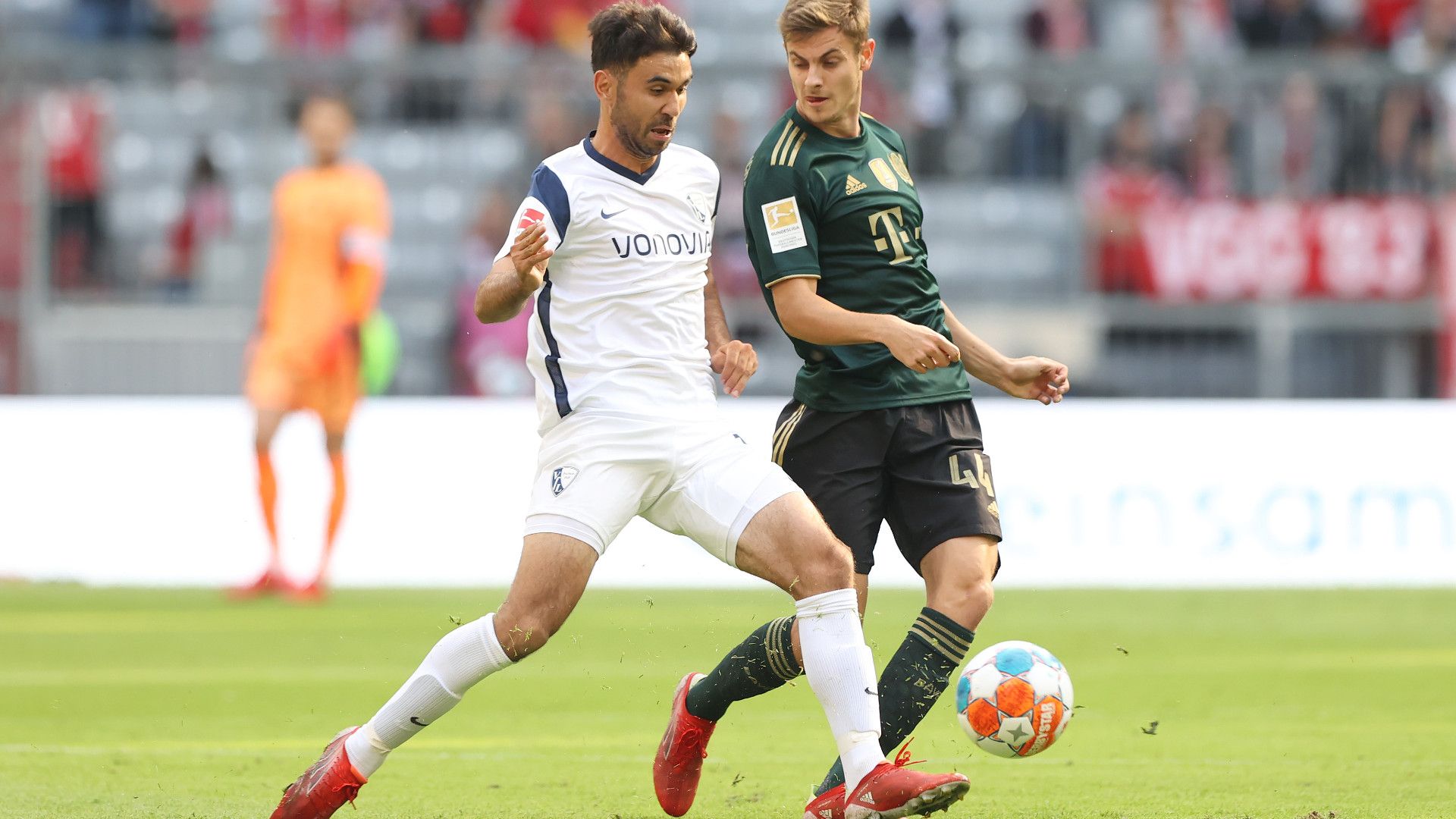 GERRIT HOLTMANN BOCHUM JOSIP STANISIC BAYERN MÜNCHEN BUNDESLIGA 18092021