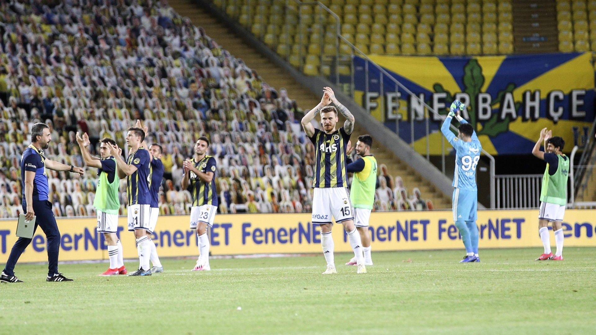 Fenerbahce v Kayserispor Win Celebration 0612202