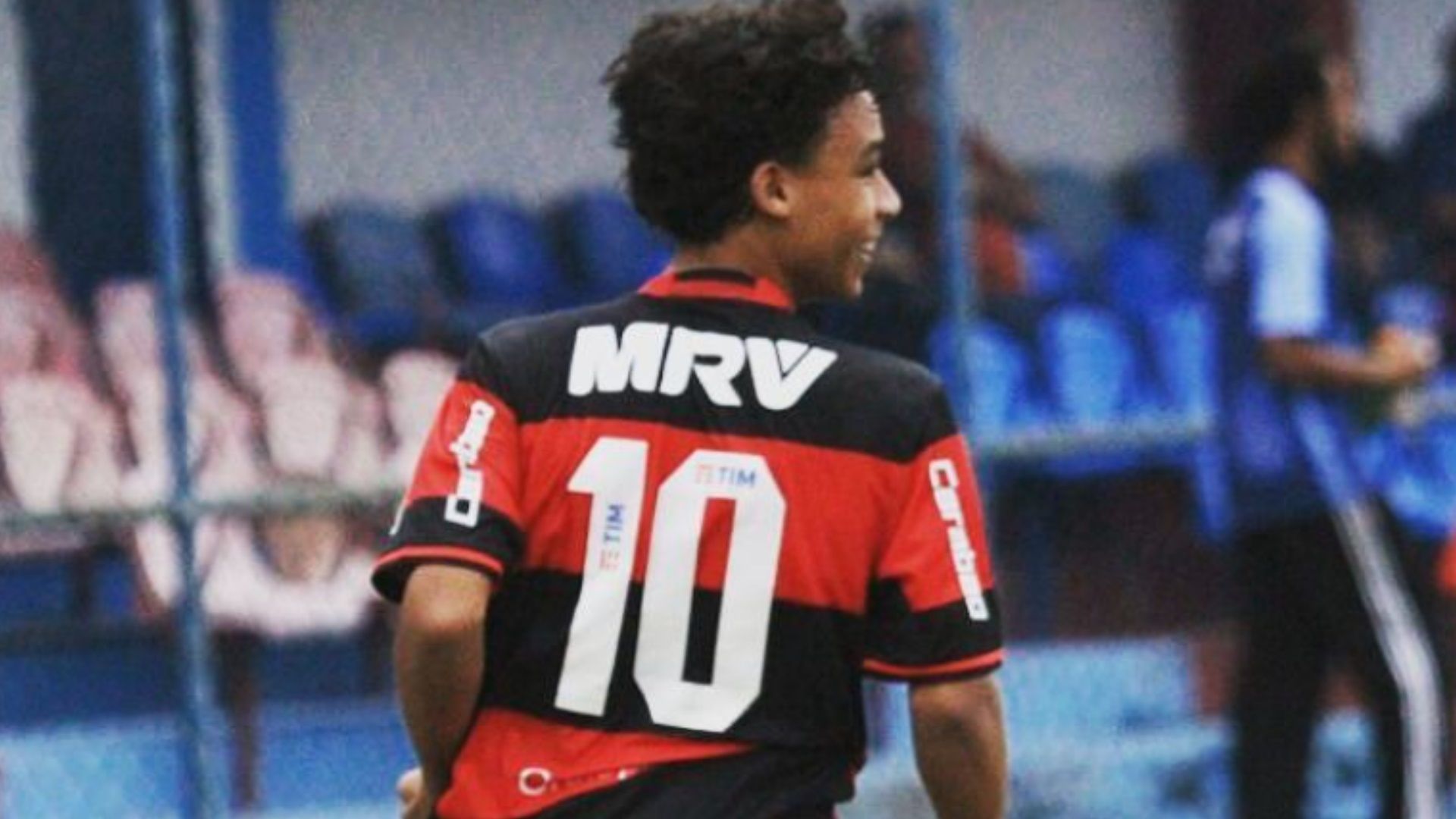 Victor Hugo camisa 10 base Flamengo