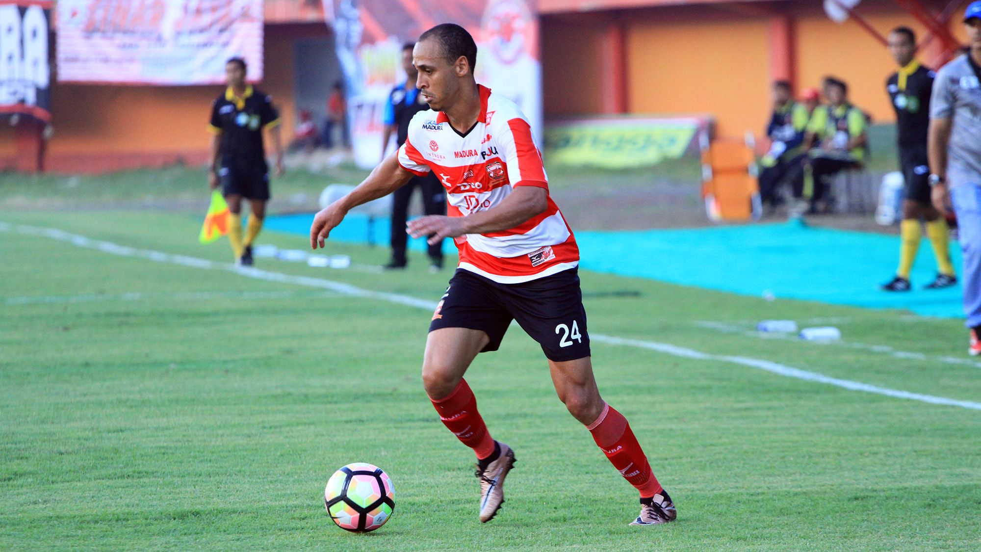 Peter Odemwingie - Madura United