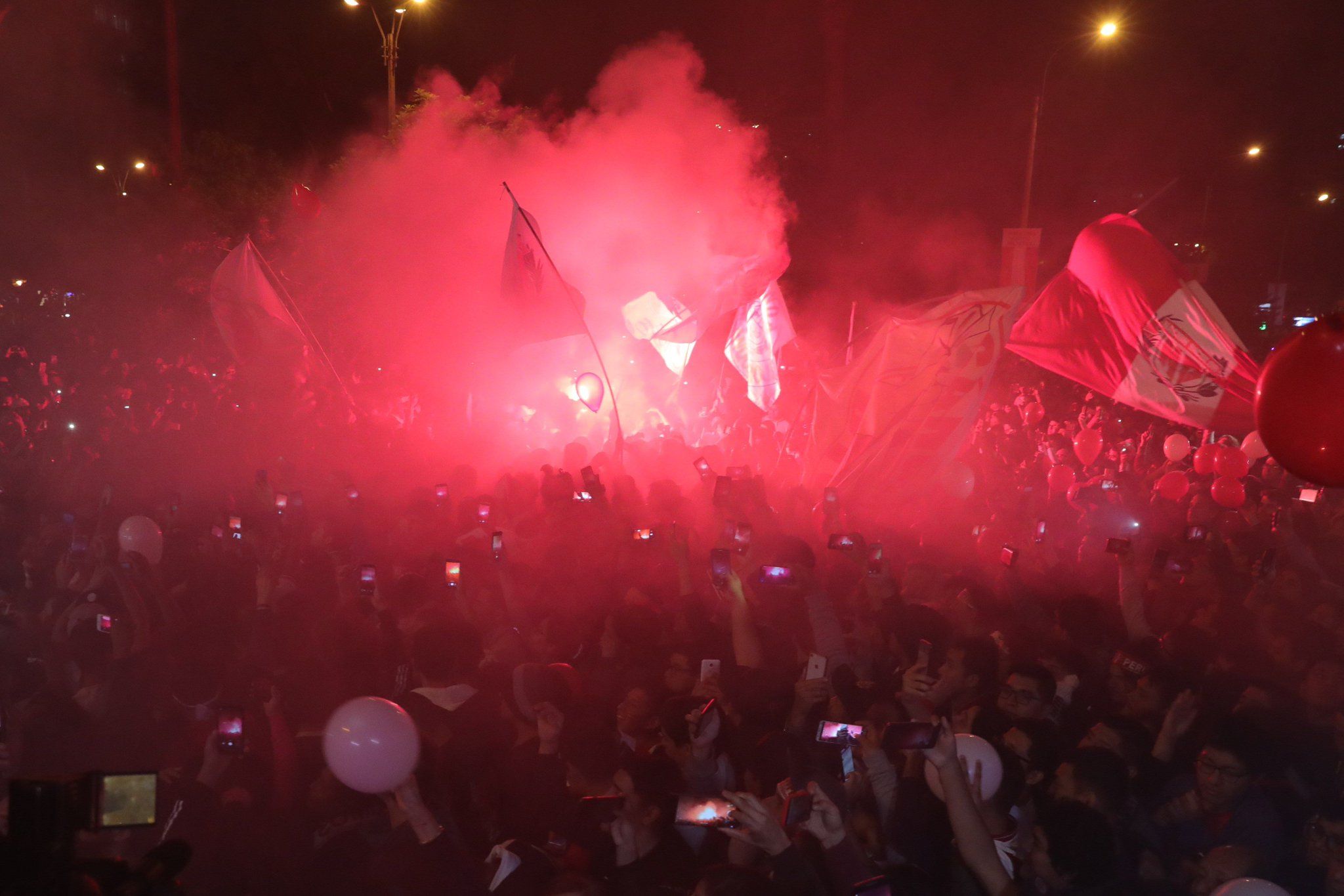 Peruanos fazem a festa após vaga na final da Copa América