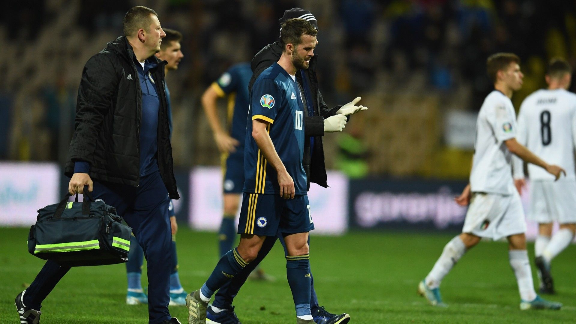 Miralem Pjanic injury - Bosnia Italy