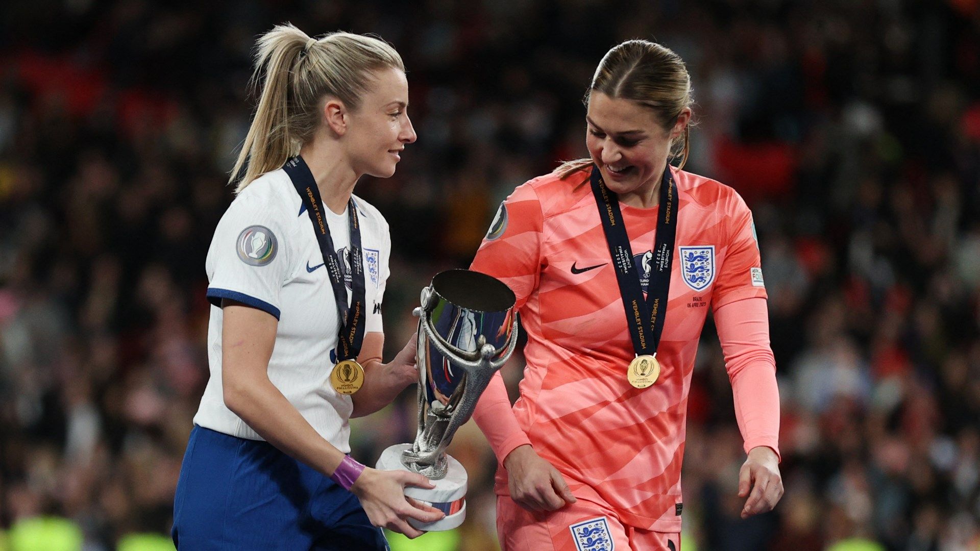 Leah Williamson Mary Earps