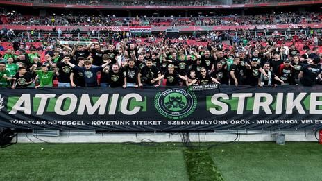 Paksi szurkolók a a Ferencváros elleni kupadöntő előtt