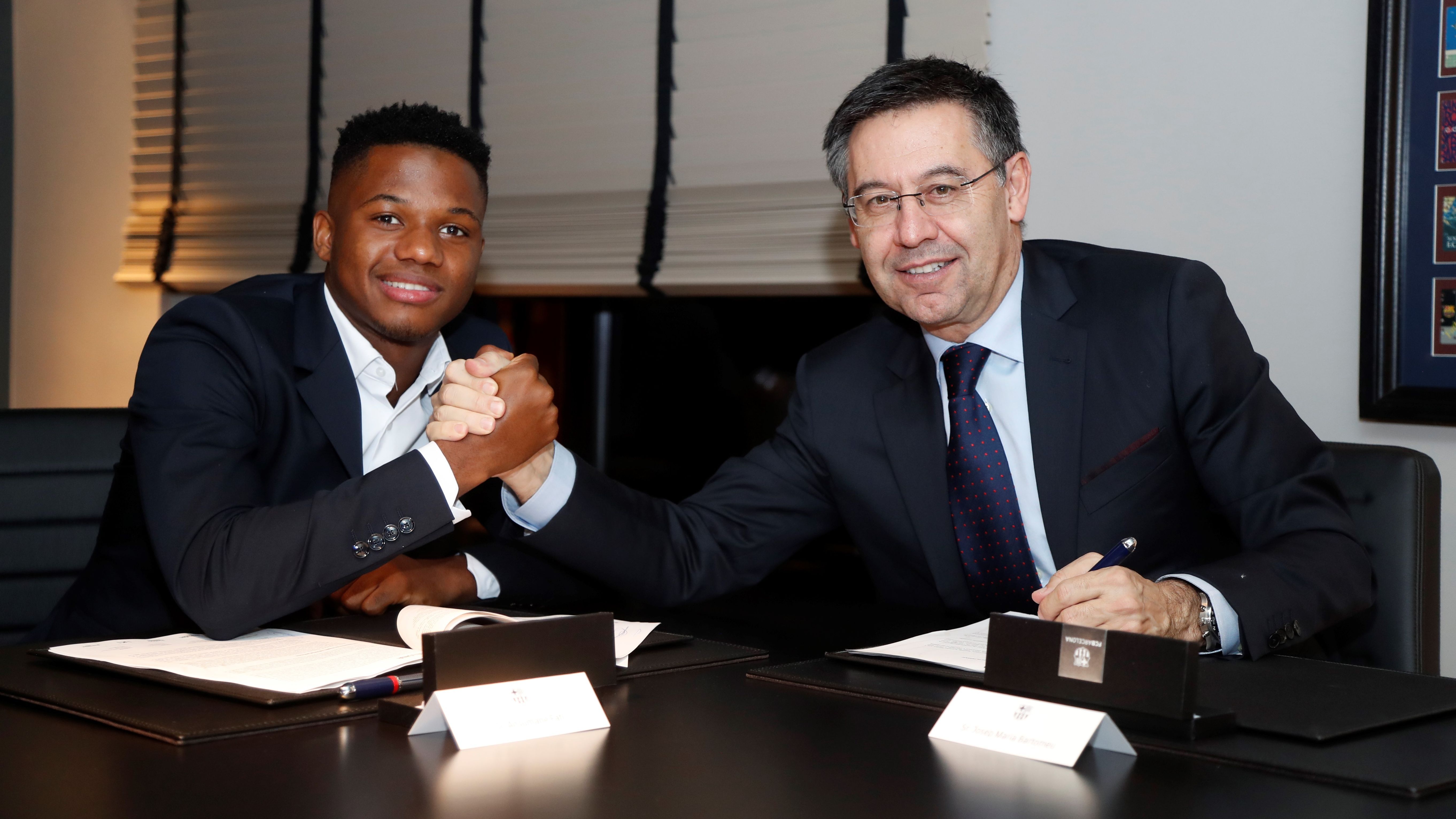 Ansu Fati y Bartomeu renovación