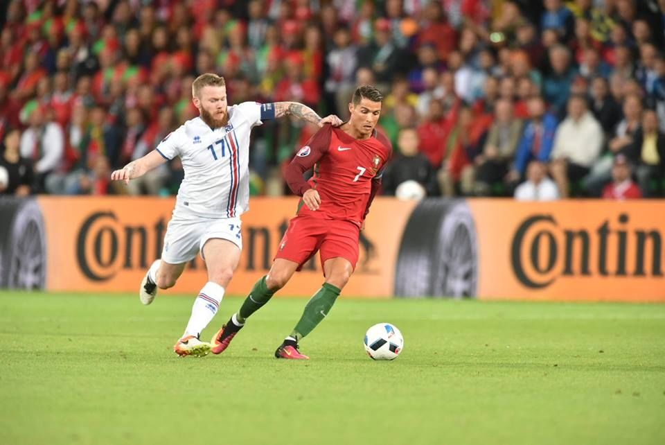 Aron Gunnarsson vs Cristiano Ronaldo