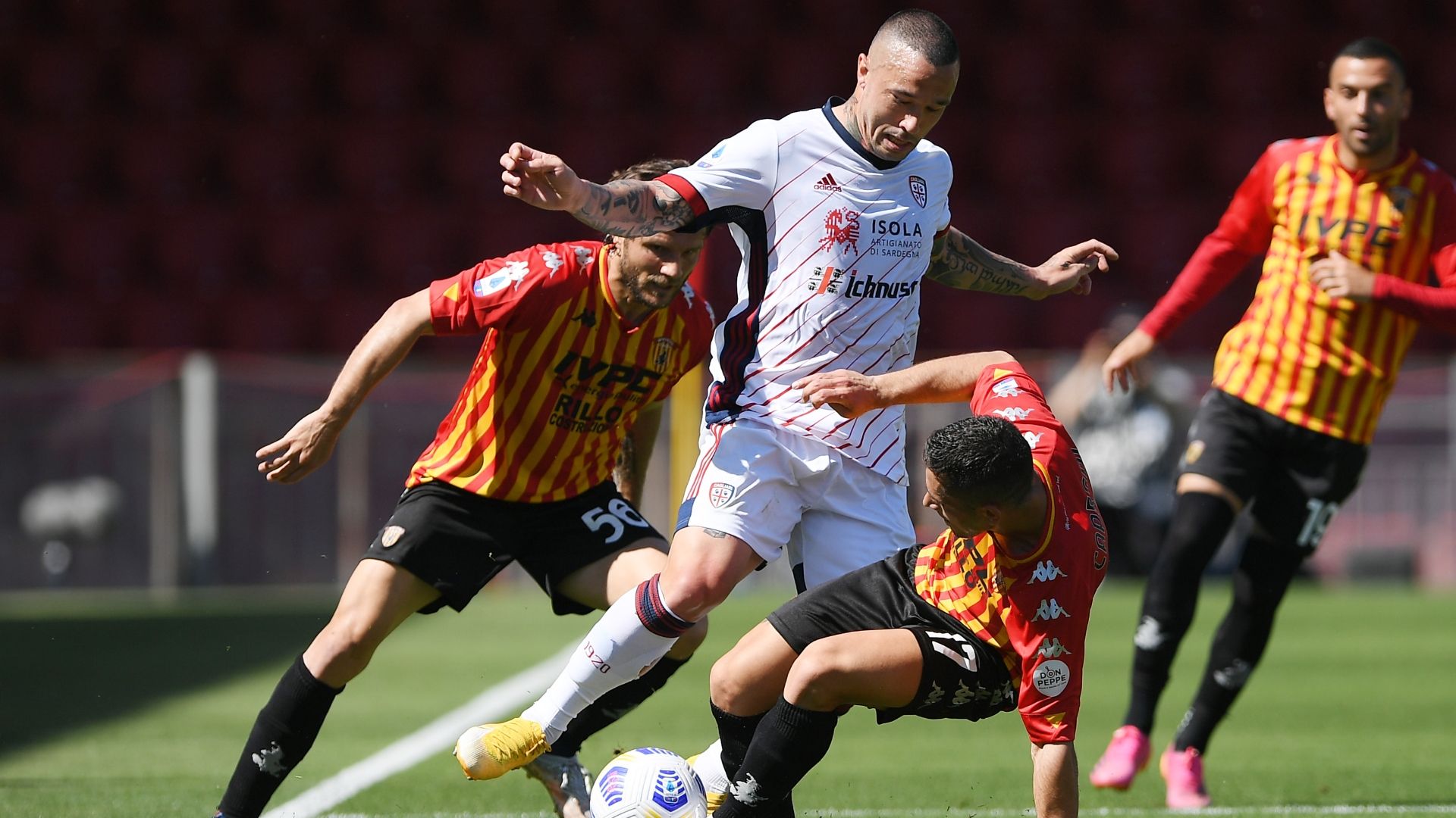 Nainggolan Benevento Cagliari Serie A