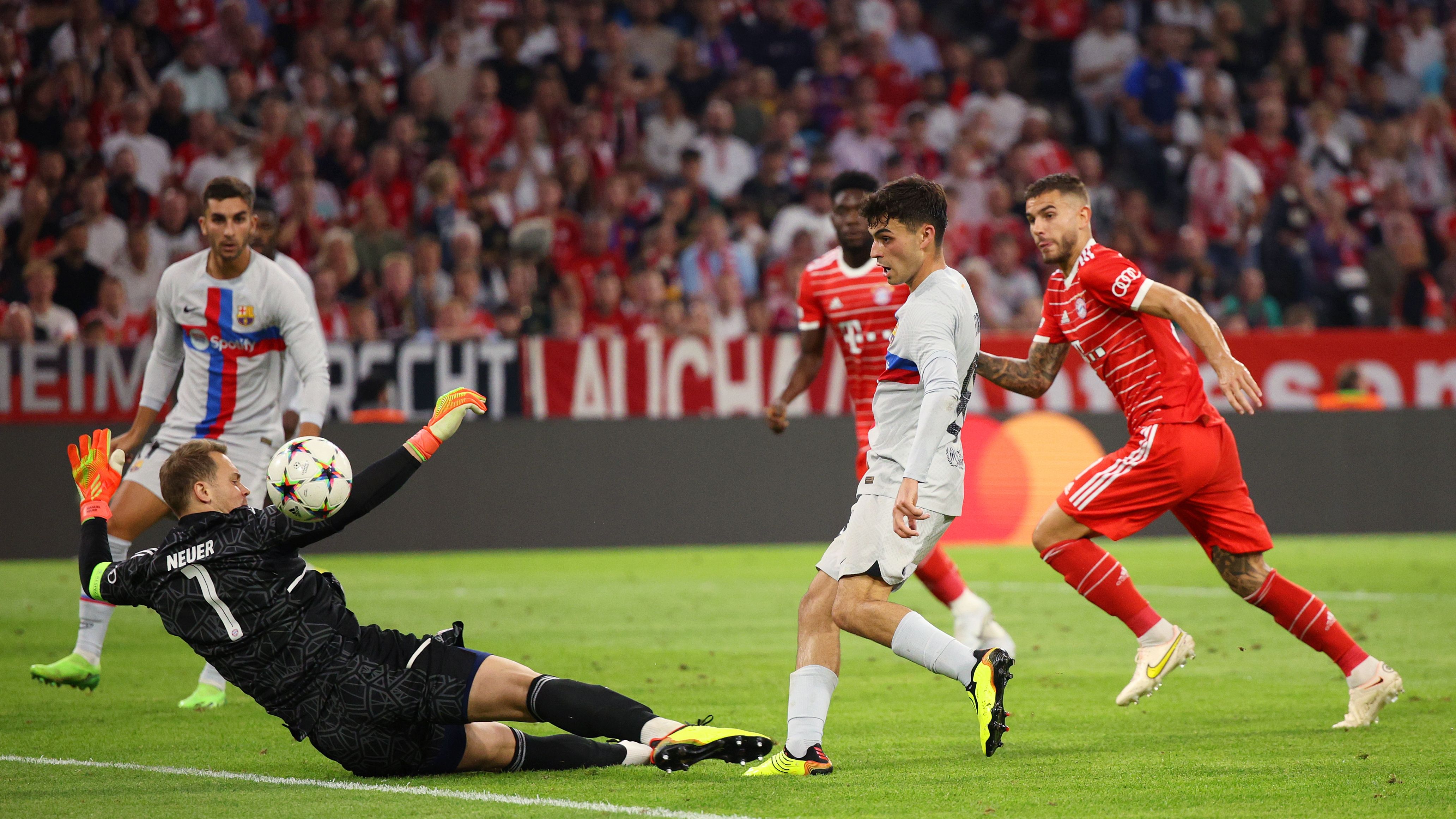 Manuel Neuer Pedri Bayern Barcelona 2022-23