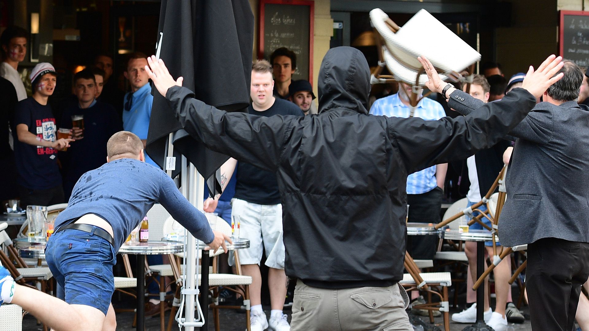 Russia England fan violence Lille Euro 2016