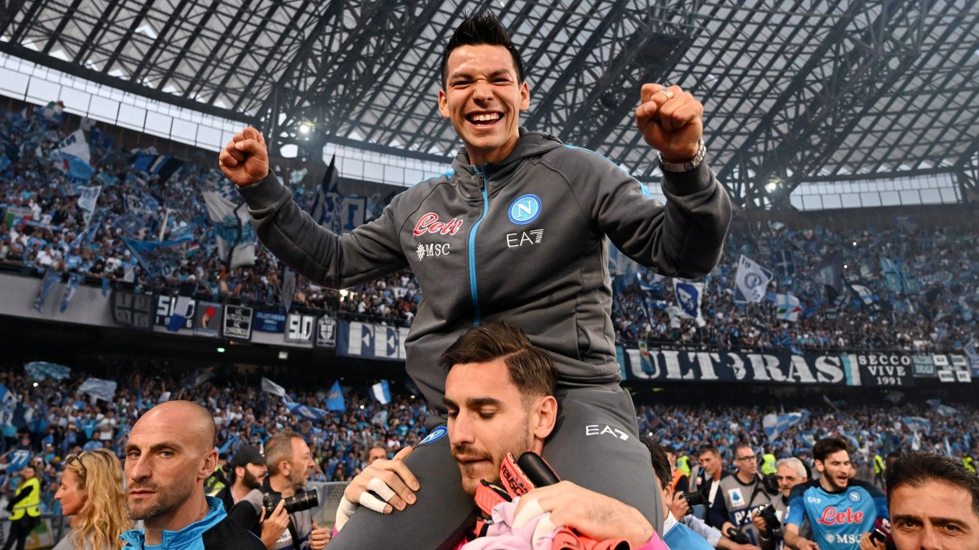 Lozano Napoli Serie A celebration