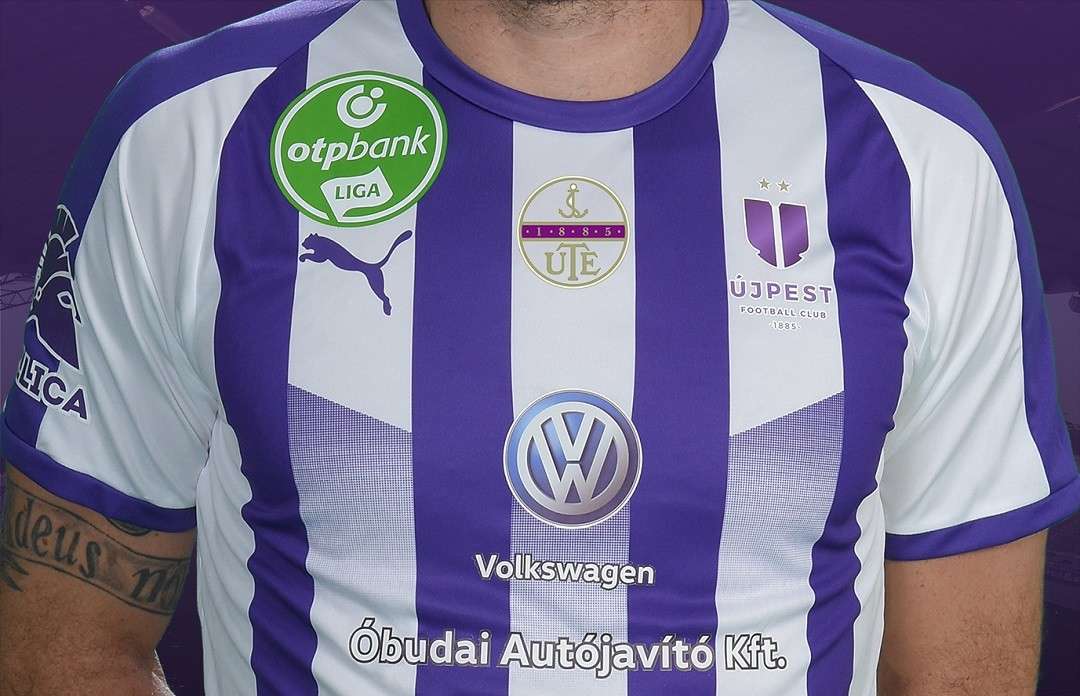 Még szerencse, hogy sok címer van Újpesten (Fotó: ujpestfc.hu)