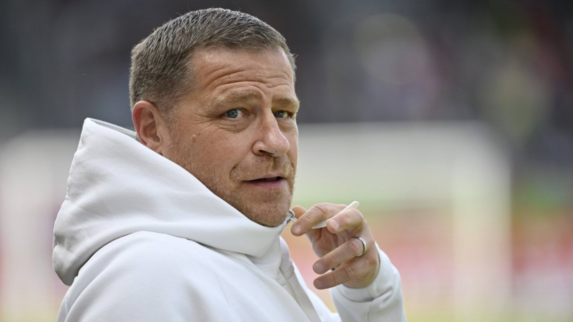"Der FC Bayern hat bei uns sein Interesse hinterlegt": Klubchef ...