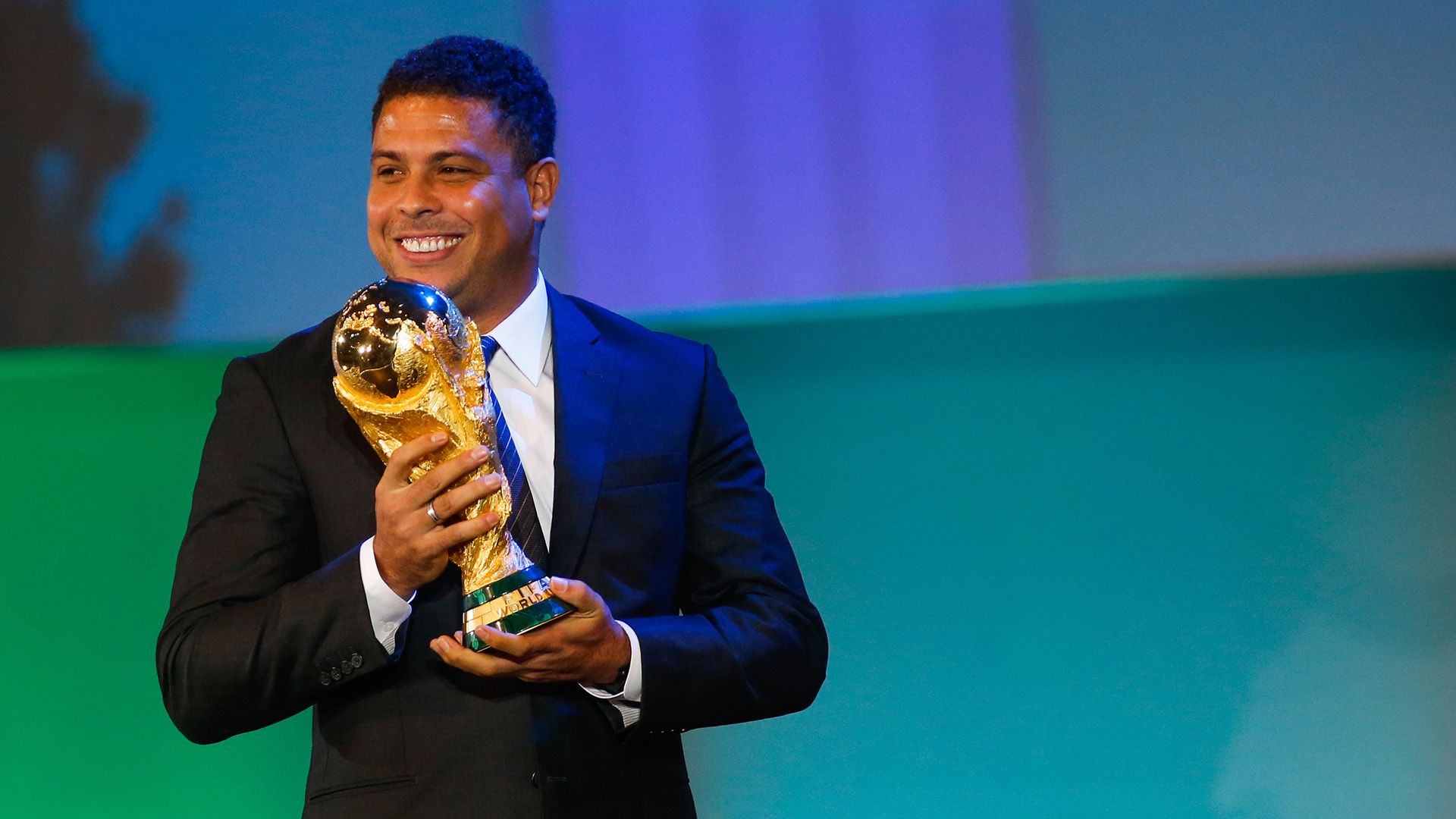 Ronaldo Nazario World Cup trophy 10062014