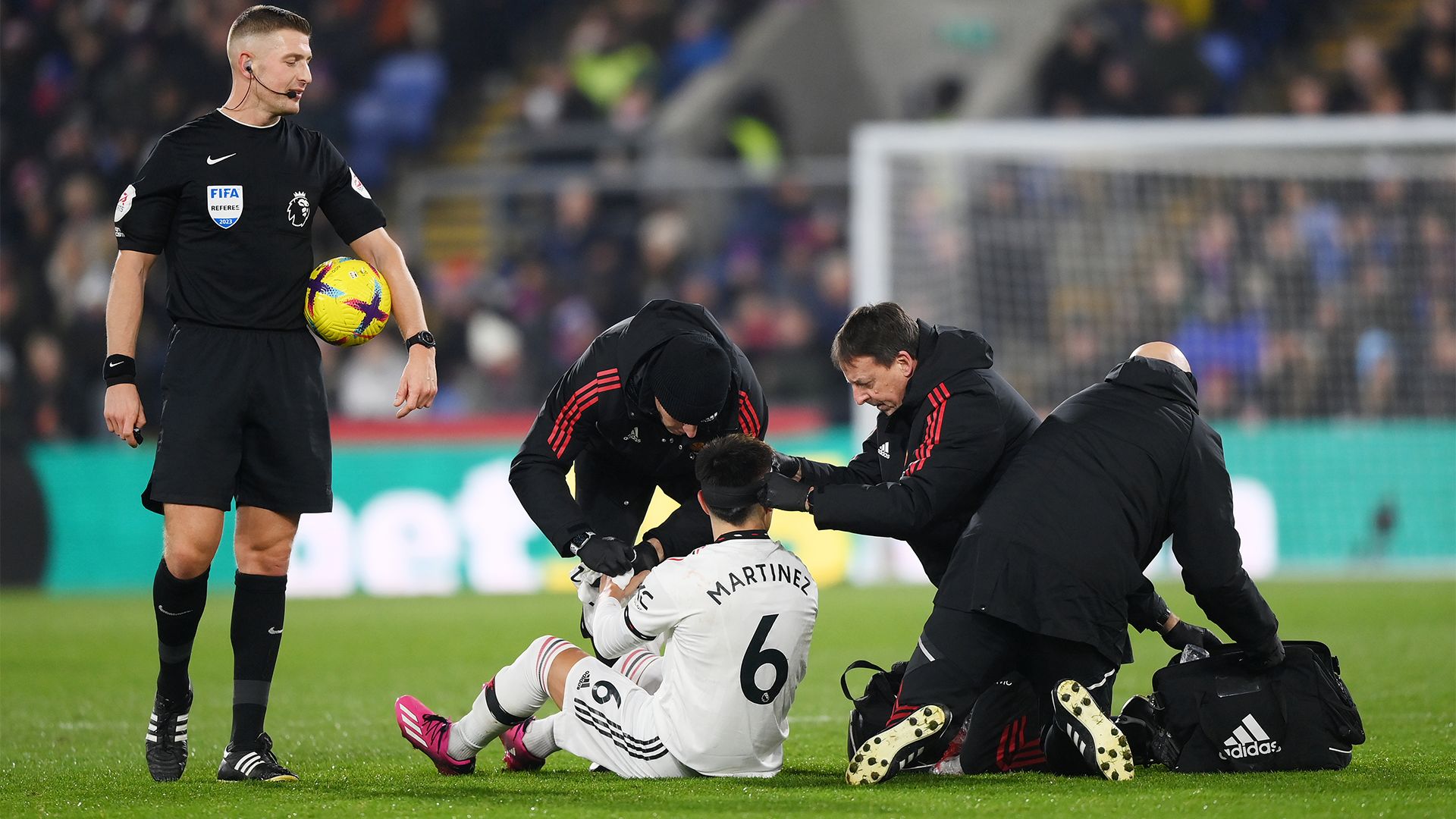 Lisandro Martinez treatment Man Utd Palace 2022-23