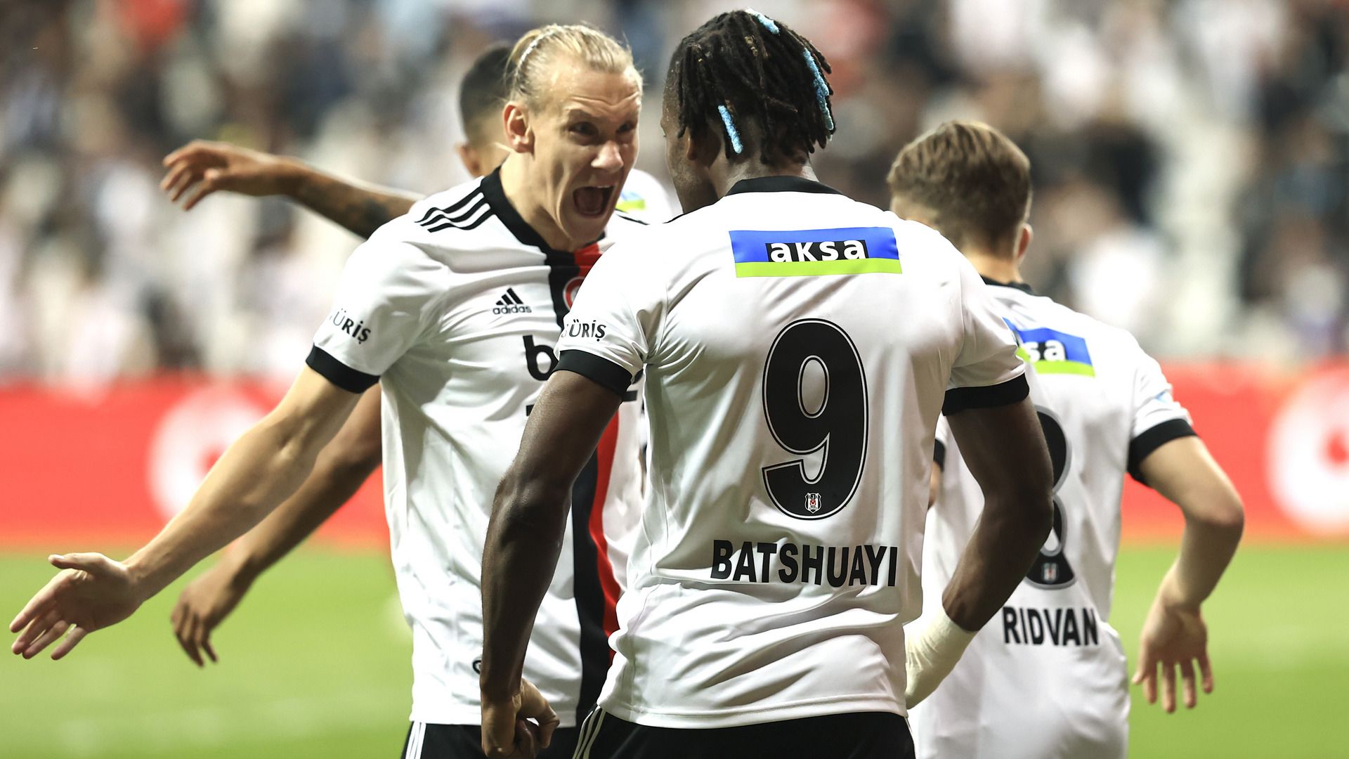 Domagoj Vida Michy Batshuayi Besiktas 2022