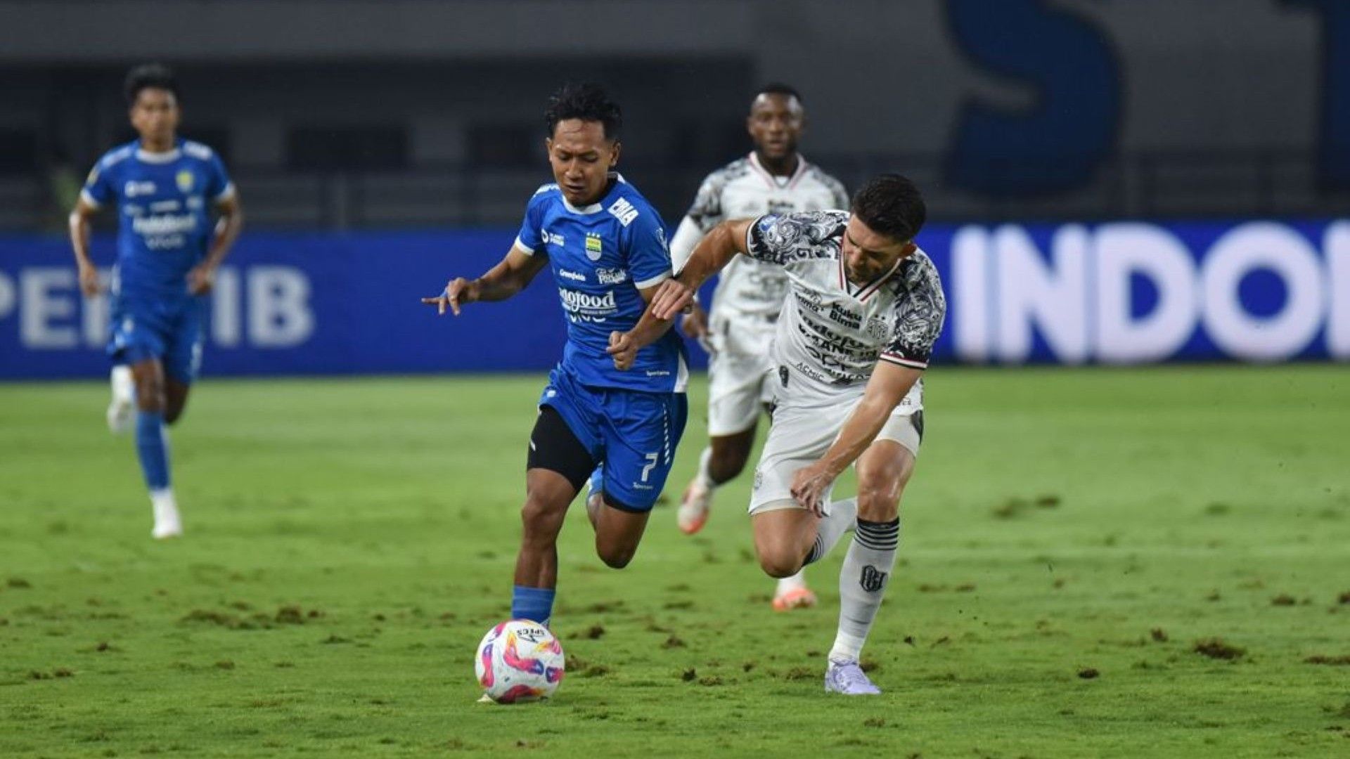 Persib Bandung vs Bali United 18042025