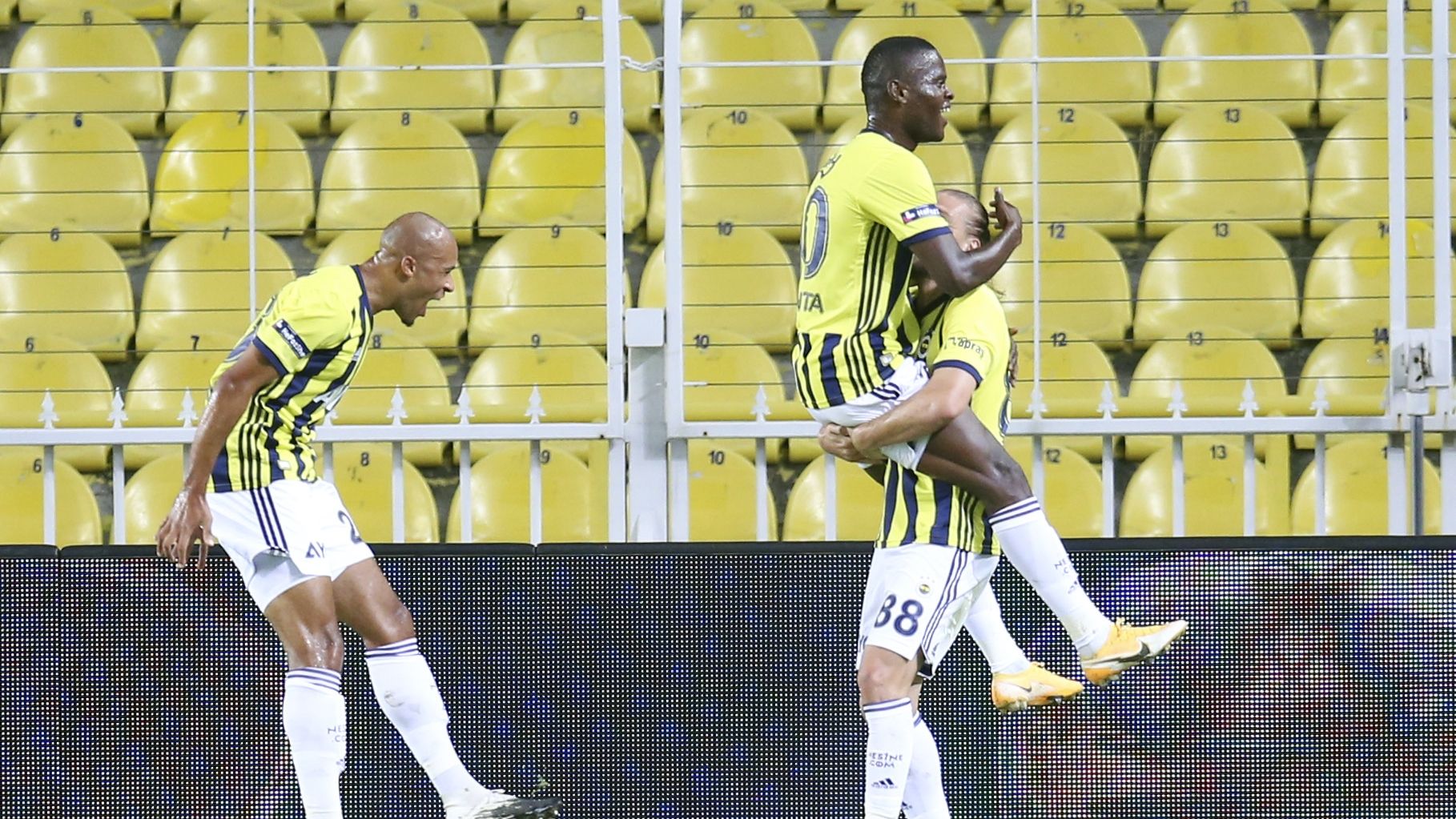 Fenerbahce goal celebration Samatta
